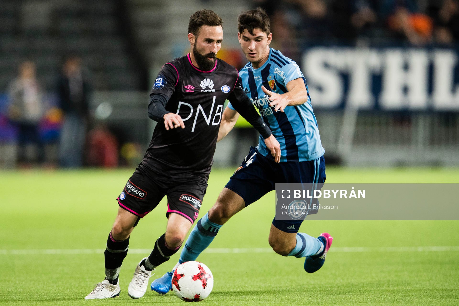 Vålerengens Magnus Lekven i kamp om bollen med