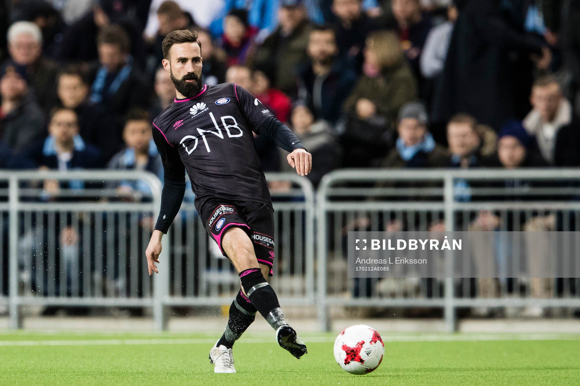 Vålerengens Magnus Lekven med bollen