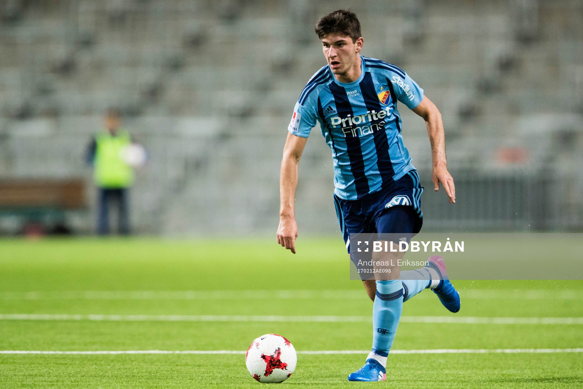 Djurgårdens Besard Sabovic med bollen