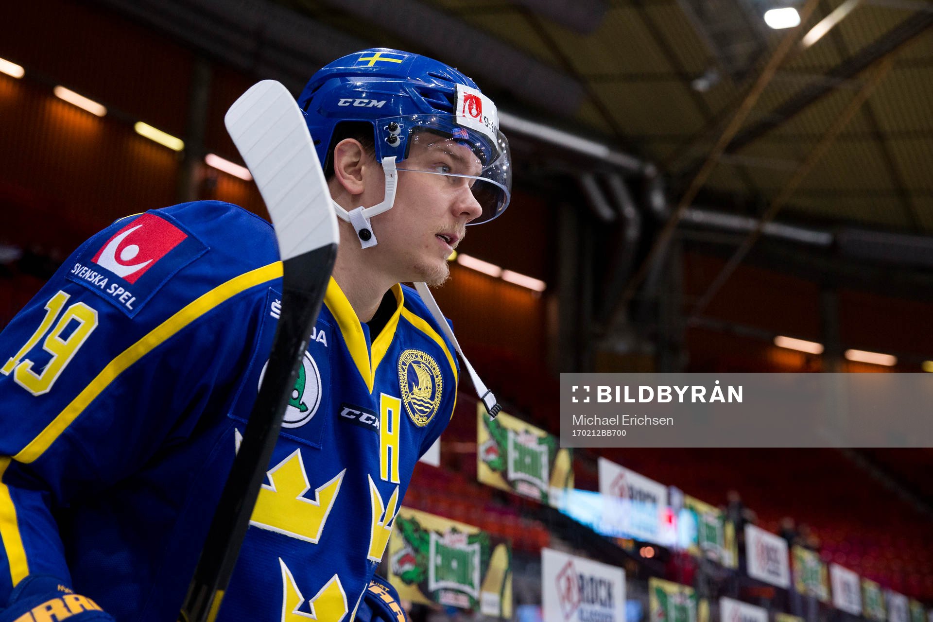 Sveriges Patrik Zackrisson på väg ut för att värman