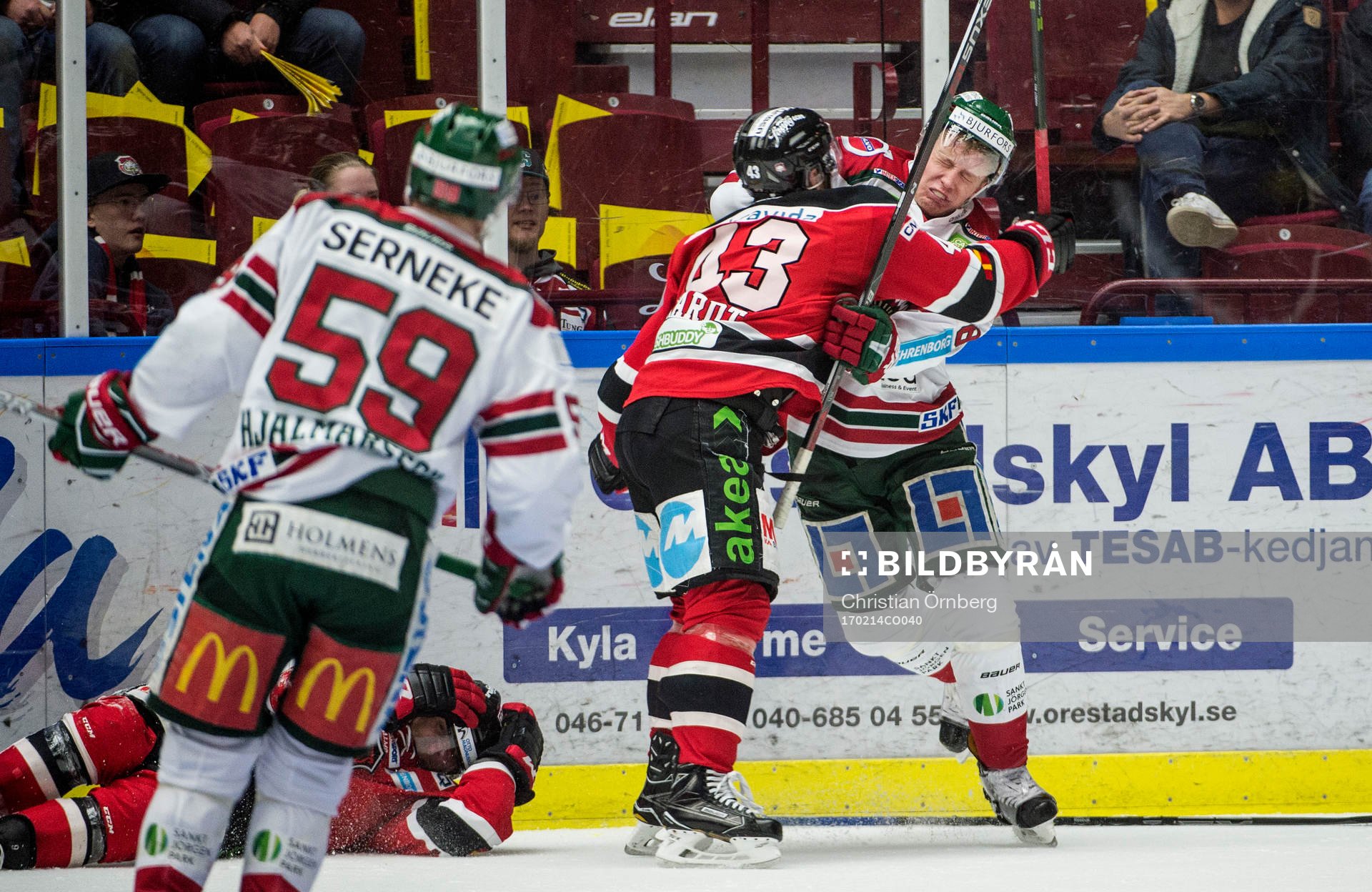 Malmö Redhawks Nichlas Hardt och Frölundas John Nyberg i