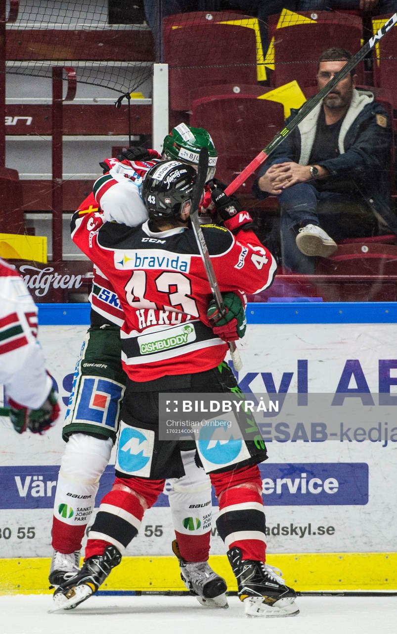 Malmö Redhawks Nichlas Hardt och Frölundas John Nyberg i