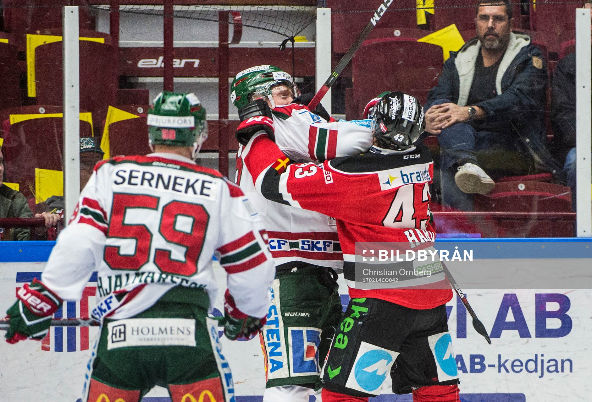 Malmö Redhawks Nichlas Hardt och Frölundas John Nyberg i
