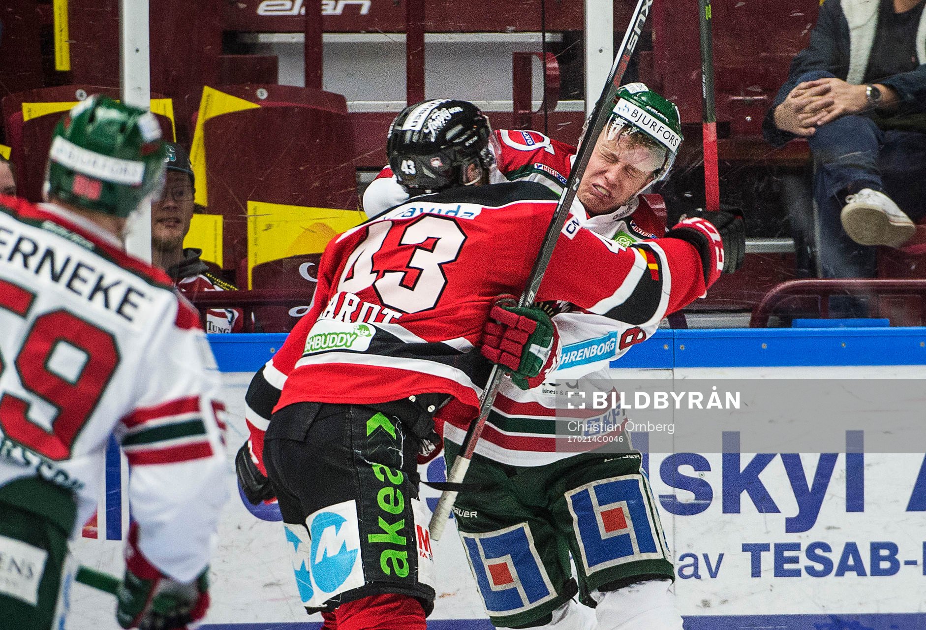 Malmö Redhawks Nichlas Hardt och Frölundas John Nyberg i