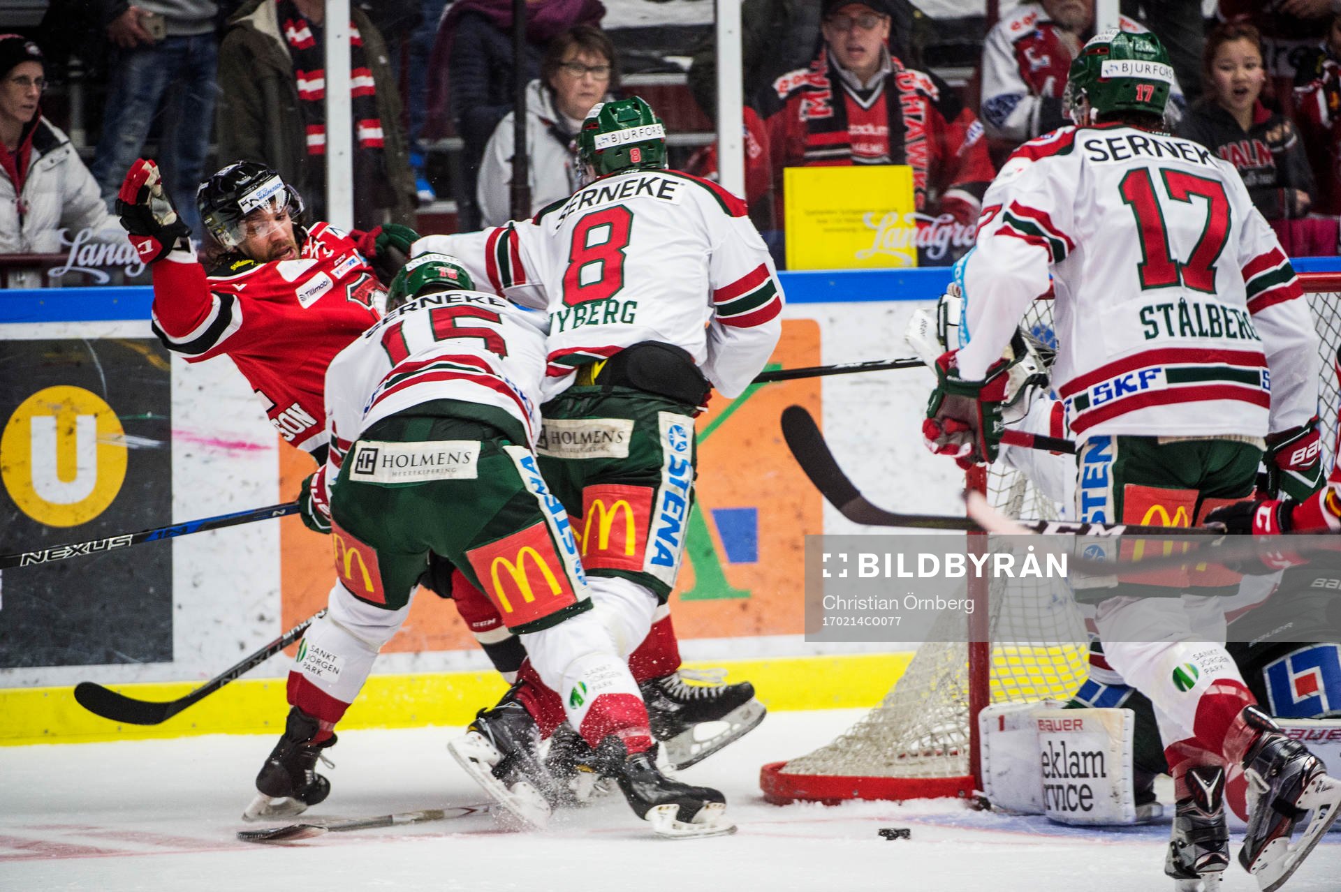 Frölundas Matt Donovan och John Nyberg trycker till Malmö