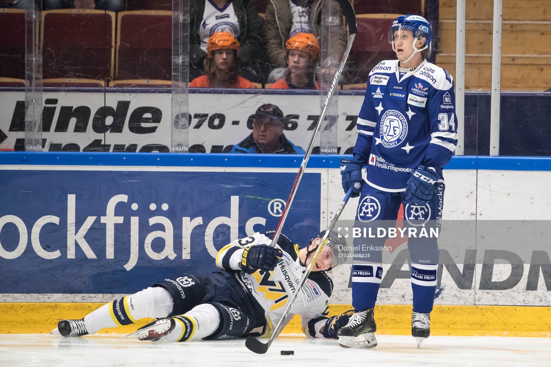s Lias Andersson ligger på isen brevis Leksands Olle