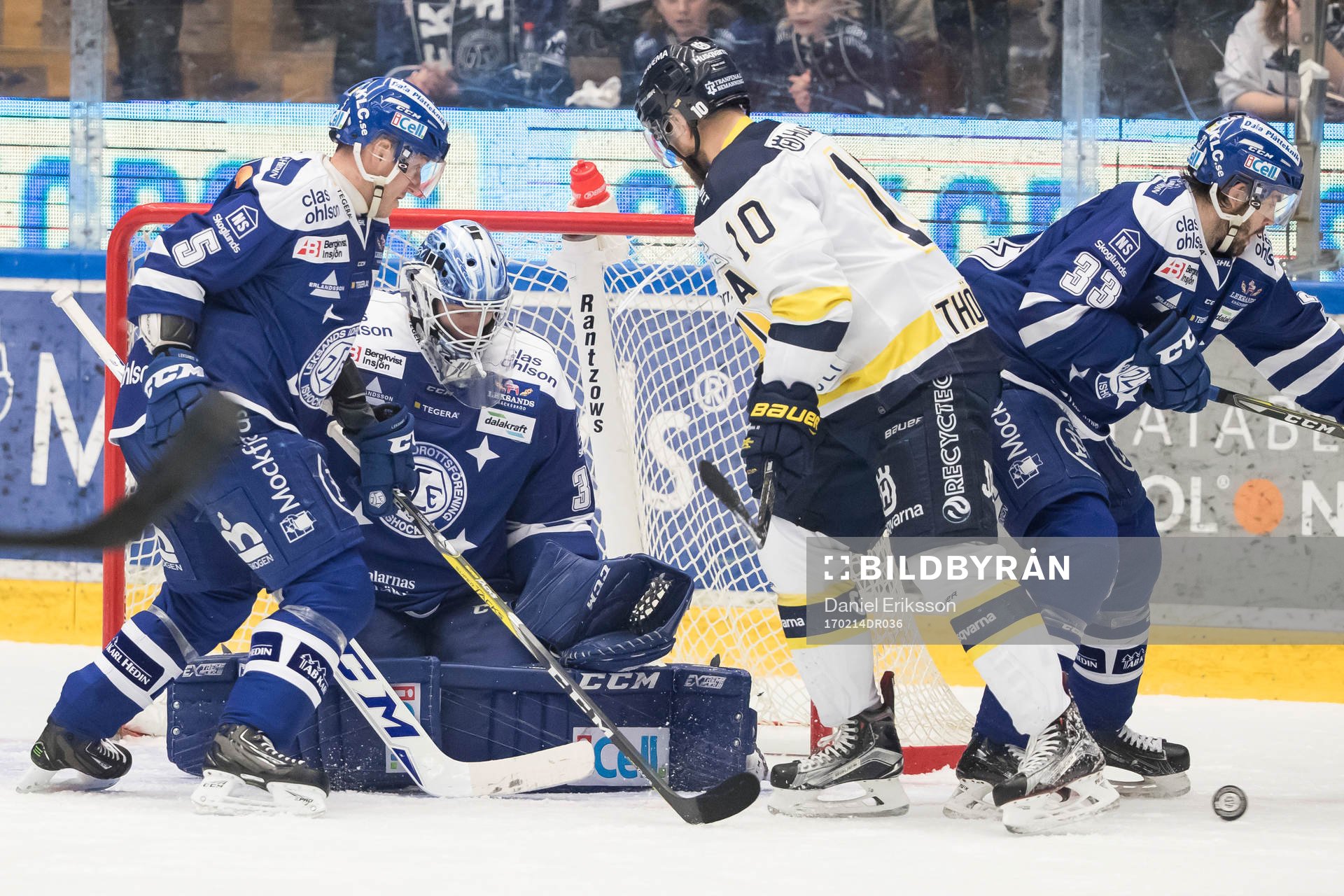 s Martin Thörnberg och Leksands Markus Lauridsen framför