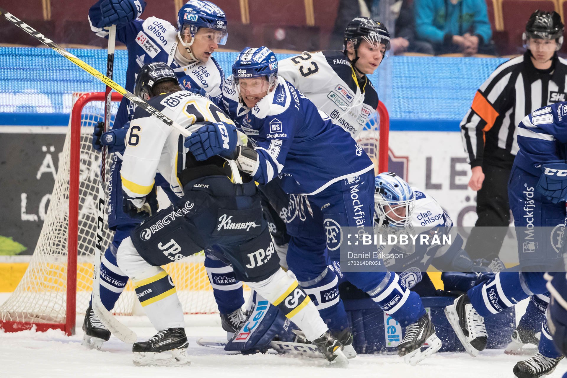 s Filip Sandberg framför Leksands Patrik Norén och