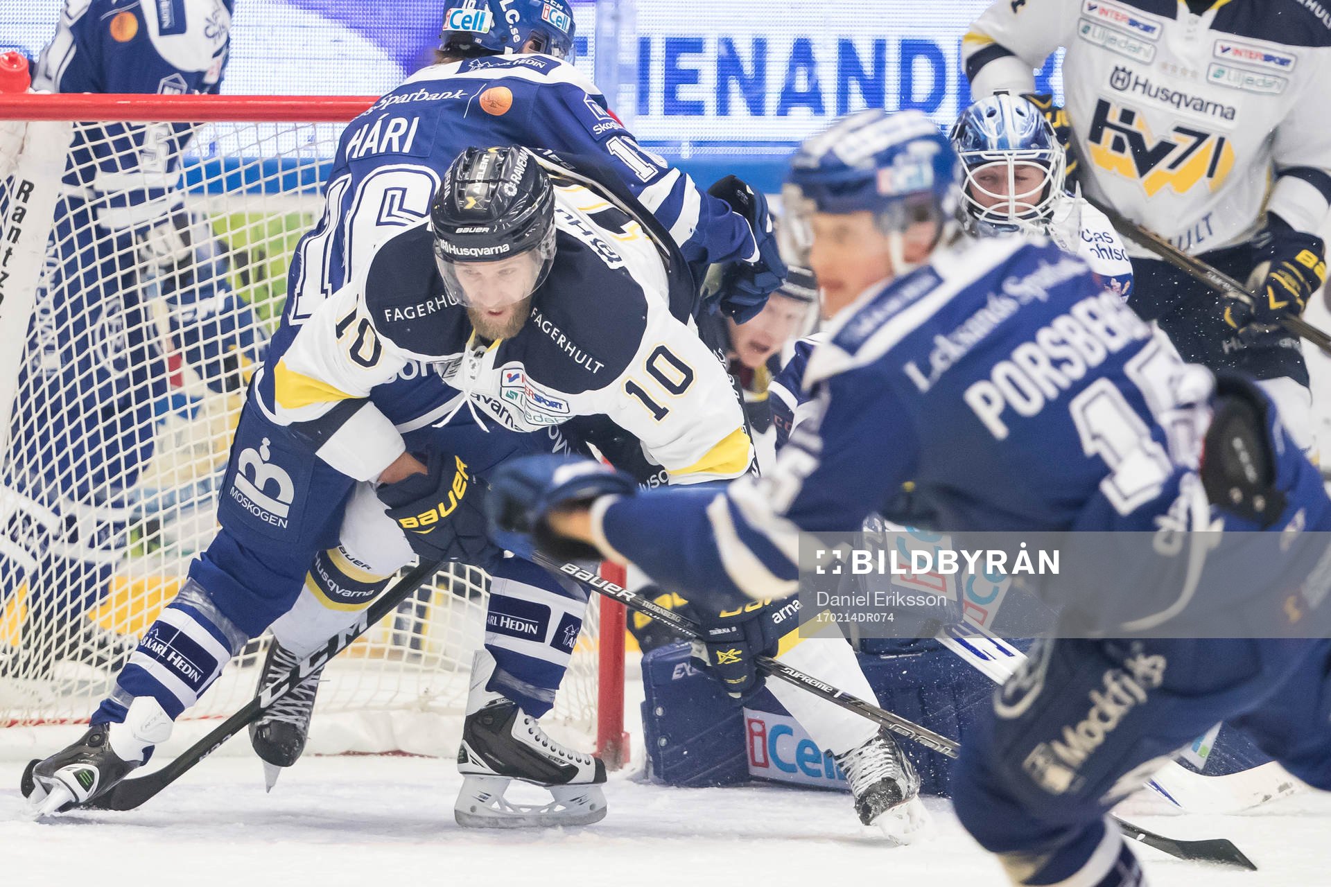 s Martin Thörnberg faller framför Leksands målvakt