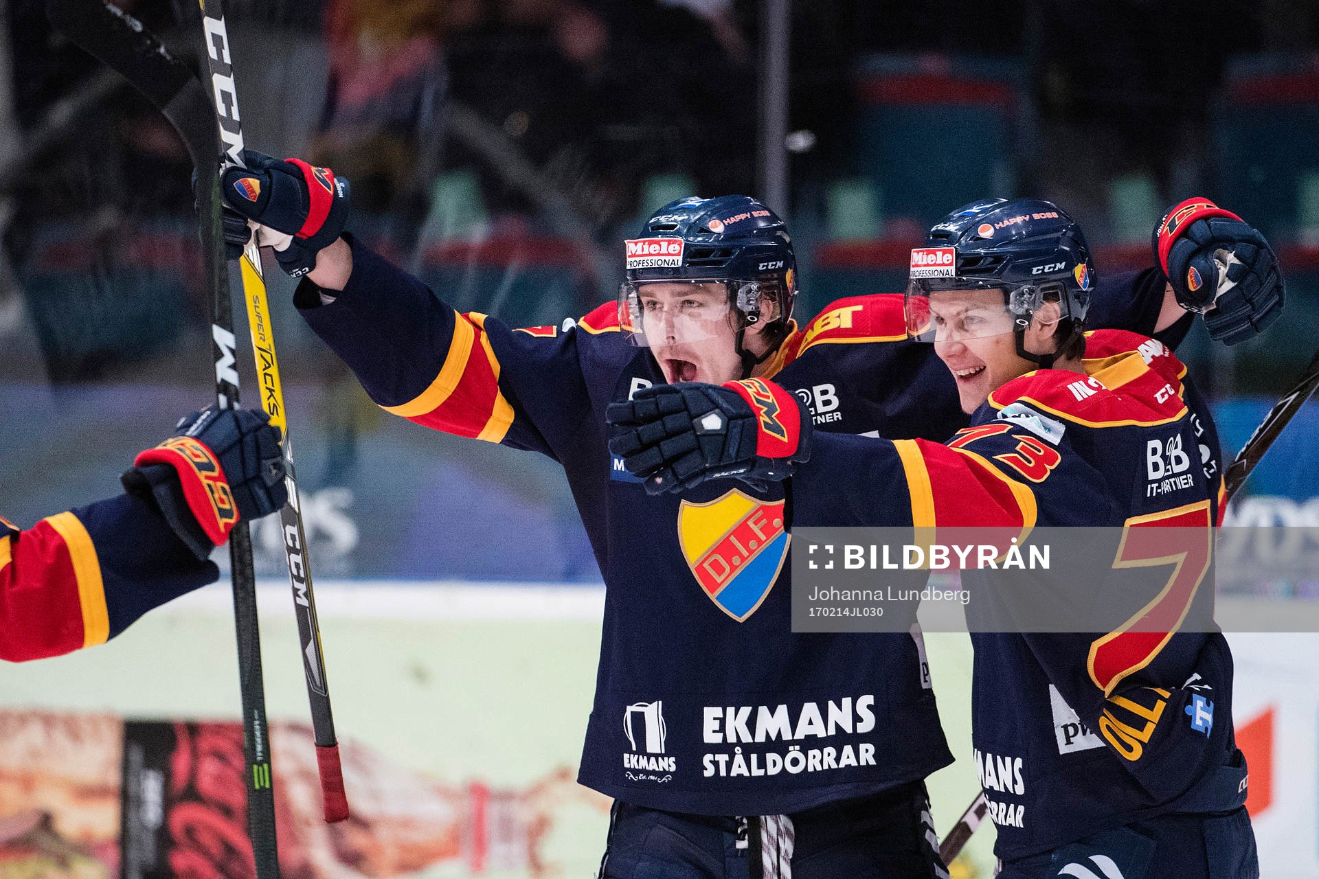 Djurgårdens Linus Johansson jublar med Adam Ollas Mattsson