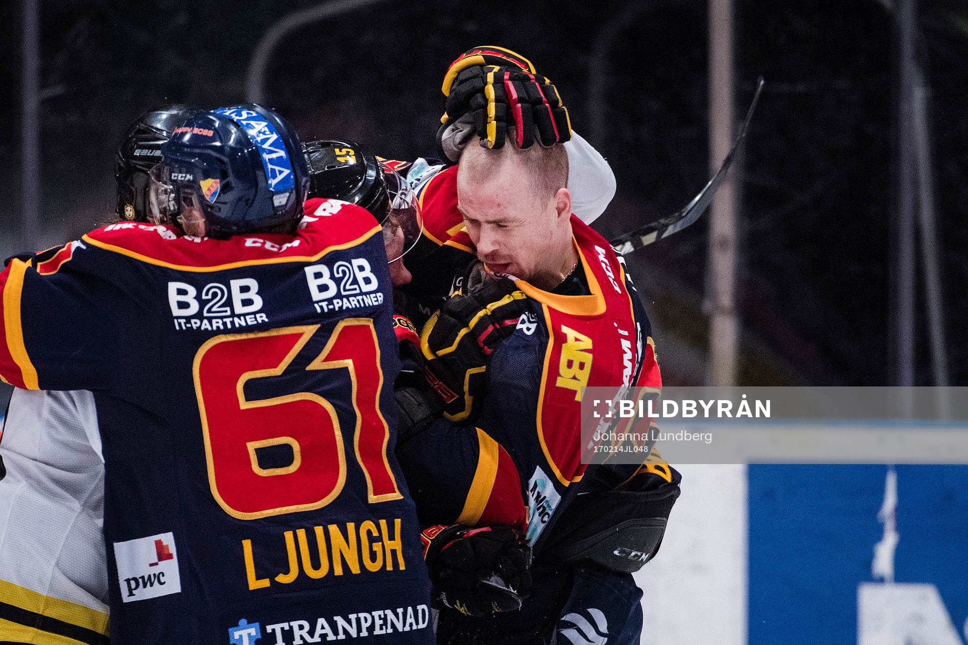 Brynäs Simon Bertilsson och Djurgårdens Daniel Brodin i