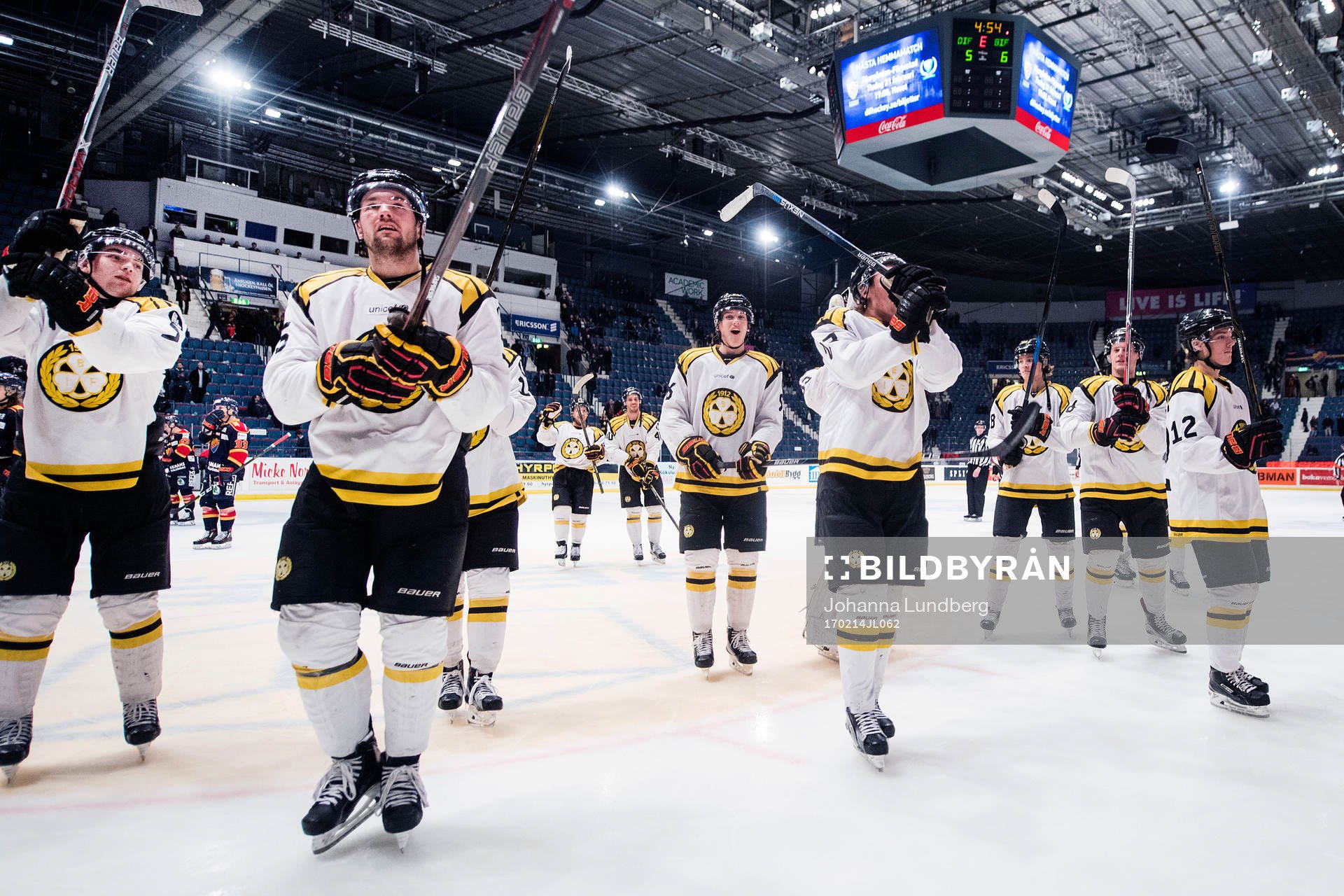 Brynäs spelare jublar