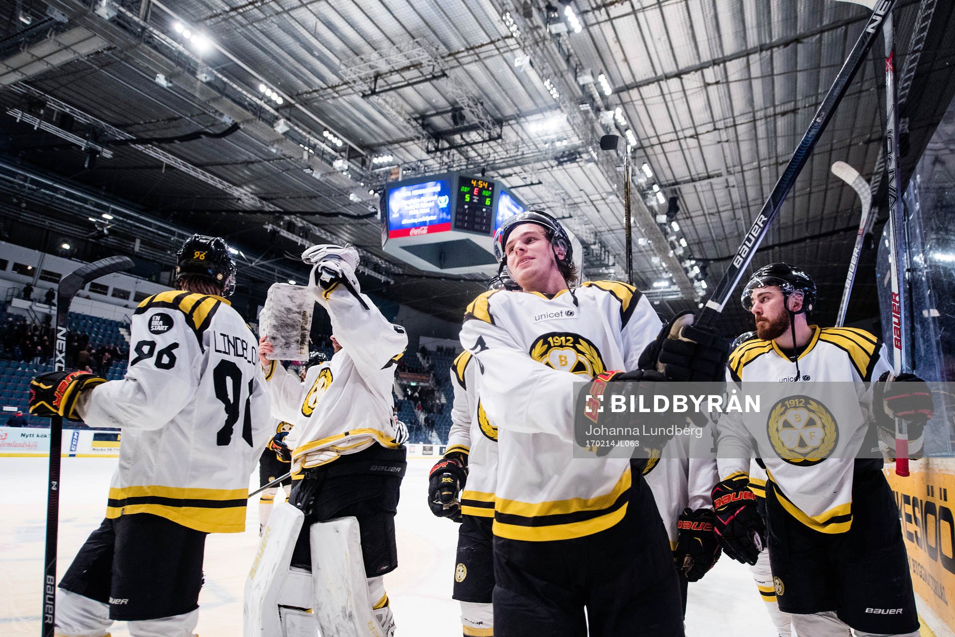 Brynäs spelare jublar