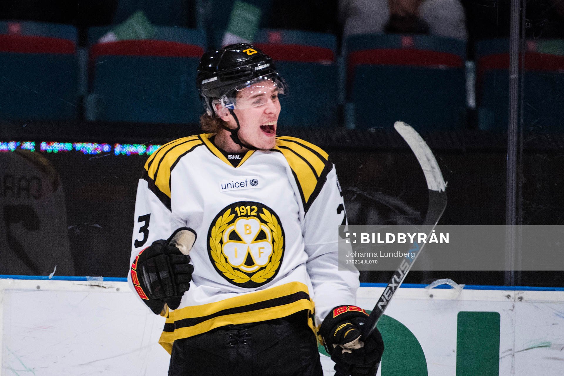 Brynäs Lucas Carlsson jublar