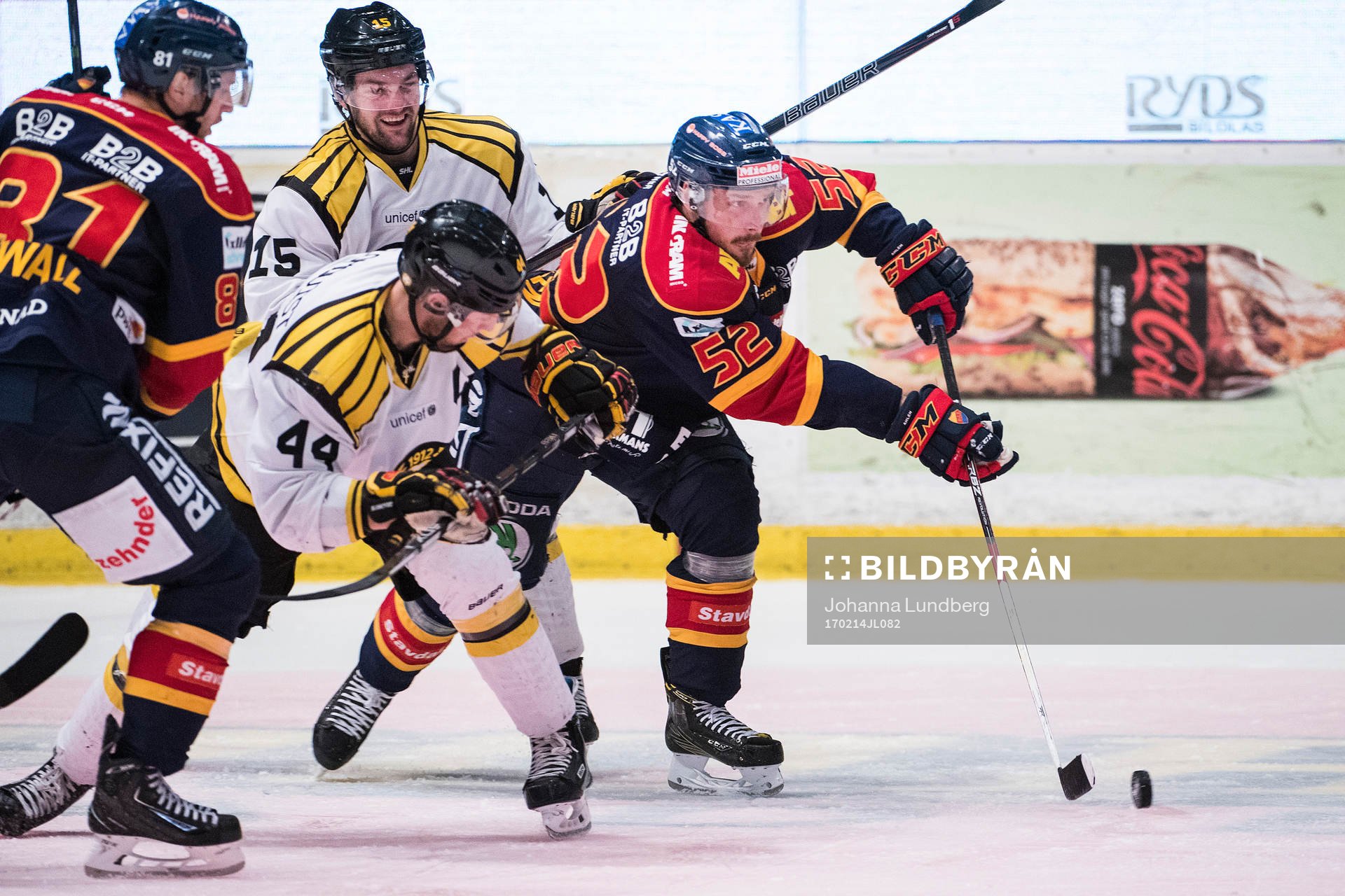 Brynäs Simon Bertilsson och Jacob Blomqvist jagar