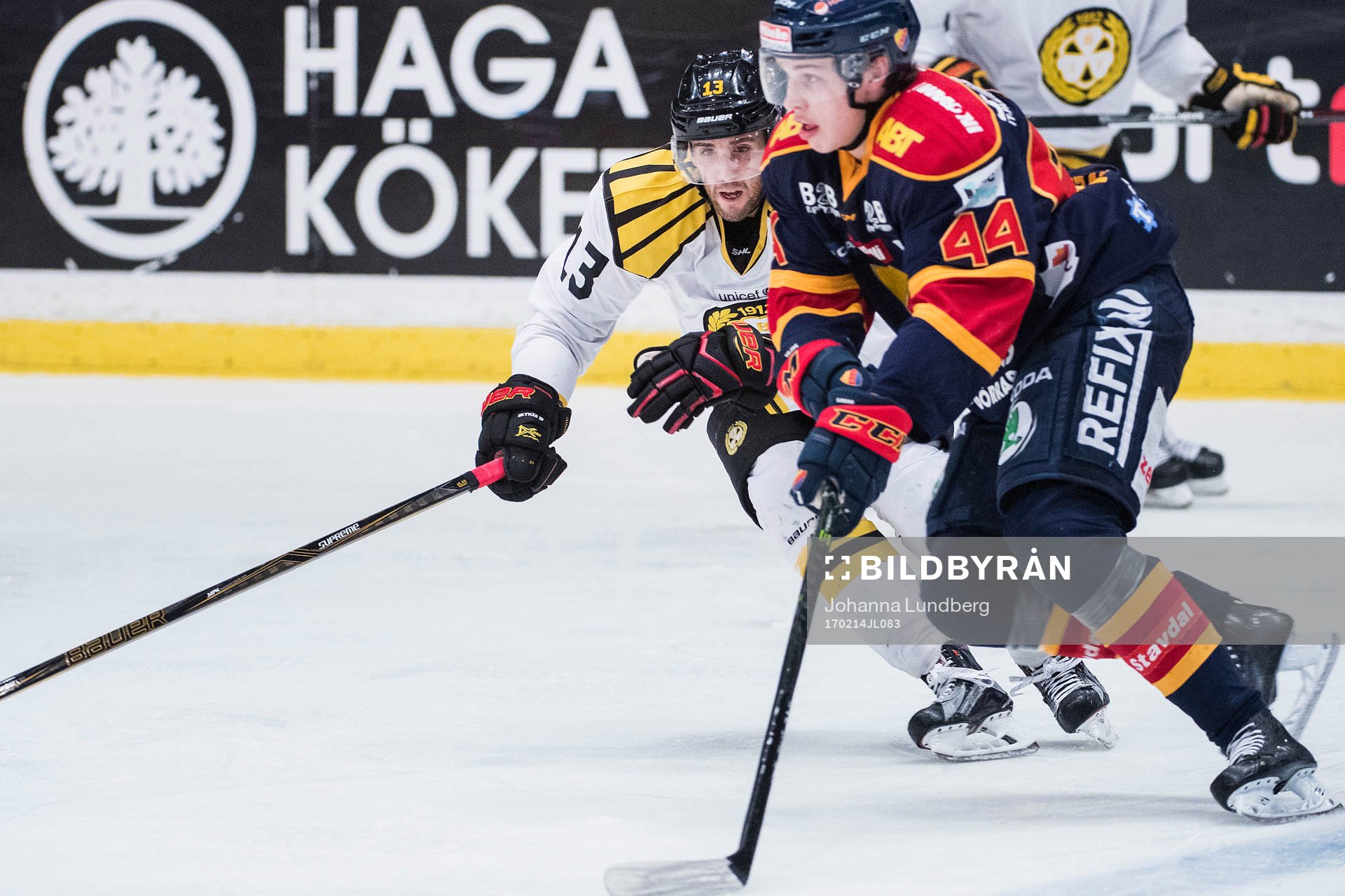 Brynäs Ryan Gunderson jagar Djurgårdens Lukas Vejdemo