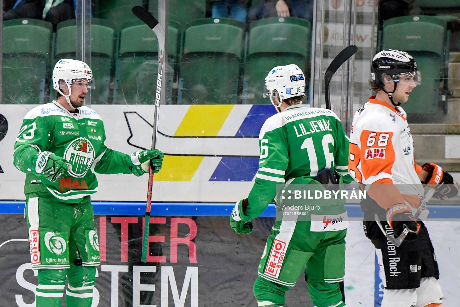 Rögles Daniel Sylwander jublar med Christopher Liljewall