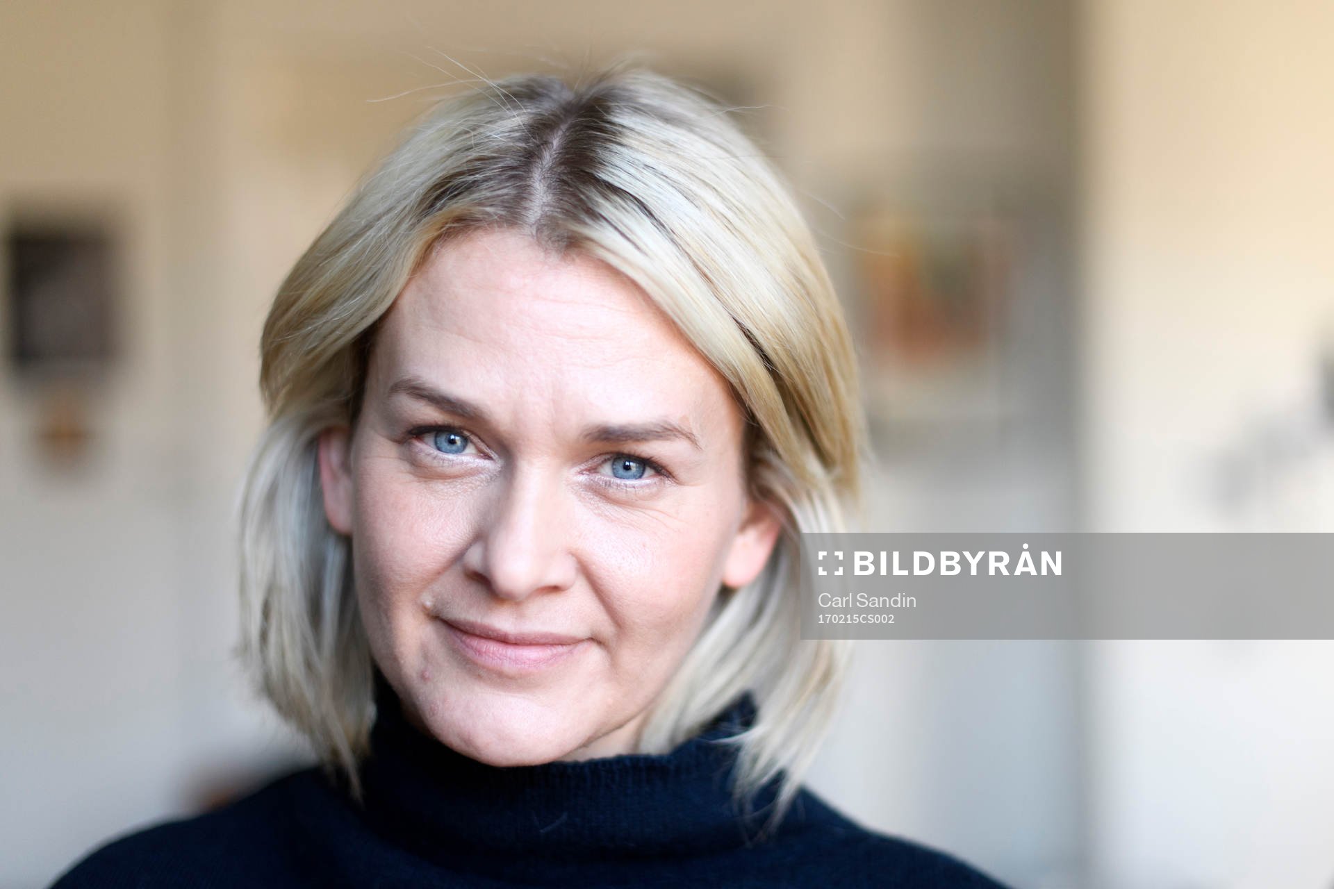 Anna Axvi blir intervjuad