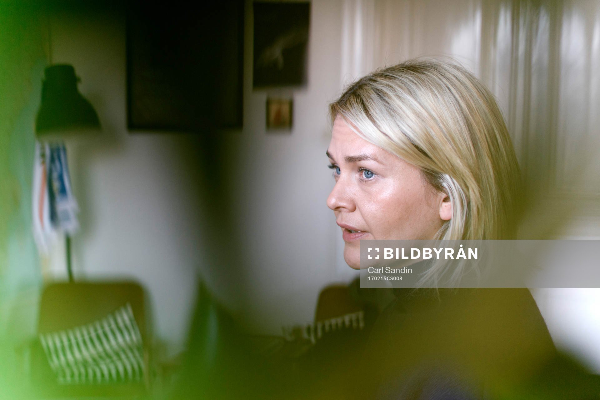 Anna Axvi blir intervjuad