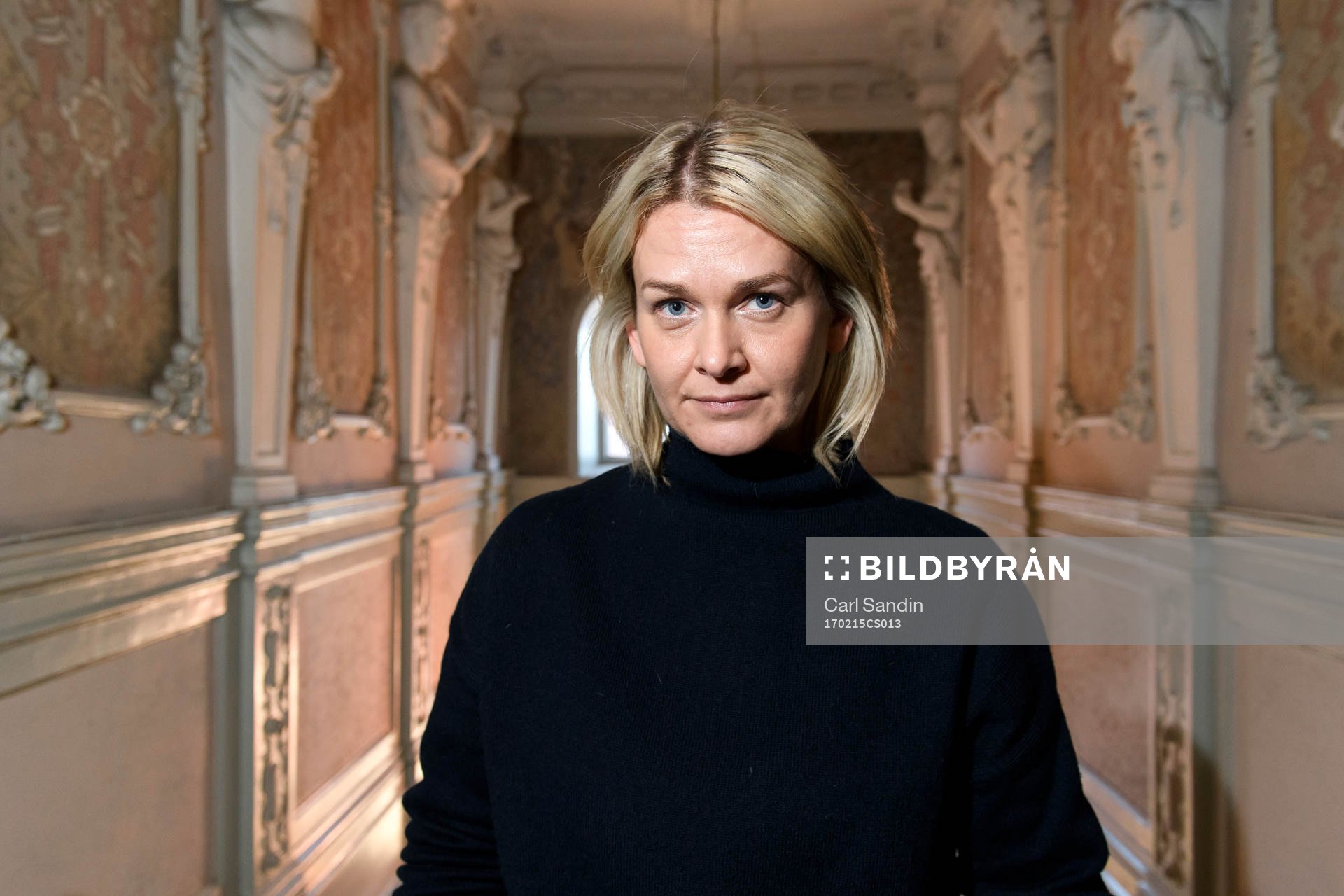 Anna Axvi blir intervjuad