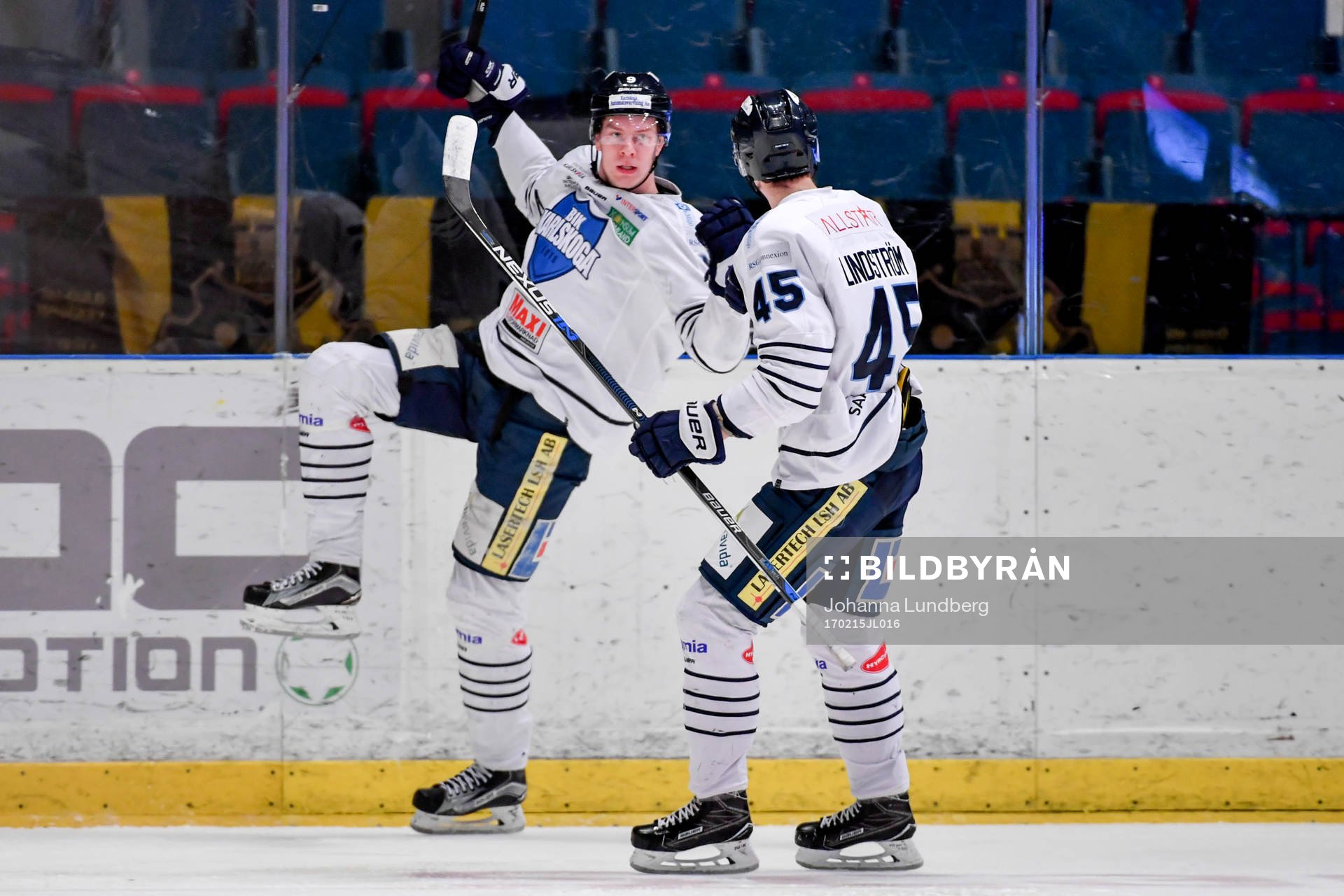 Karlskogas Victor Ejdsell och Axel Lindström jublar