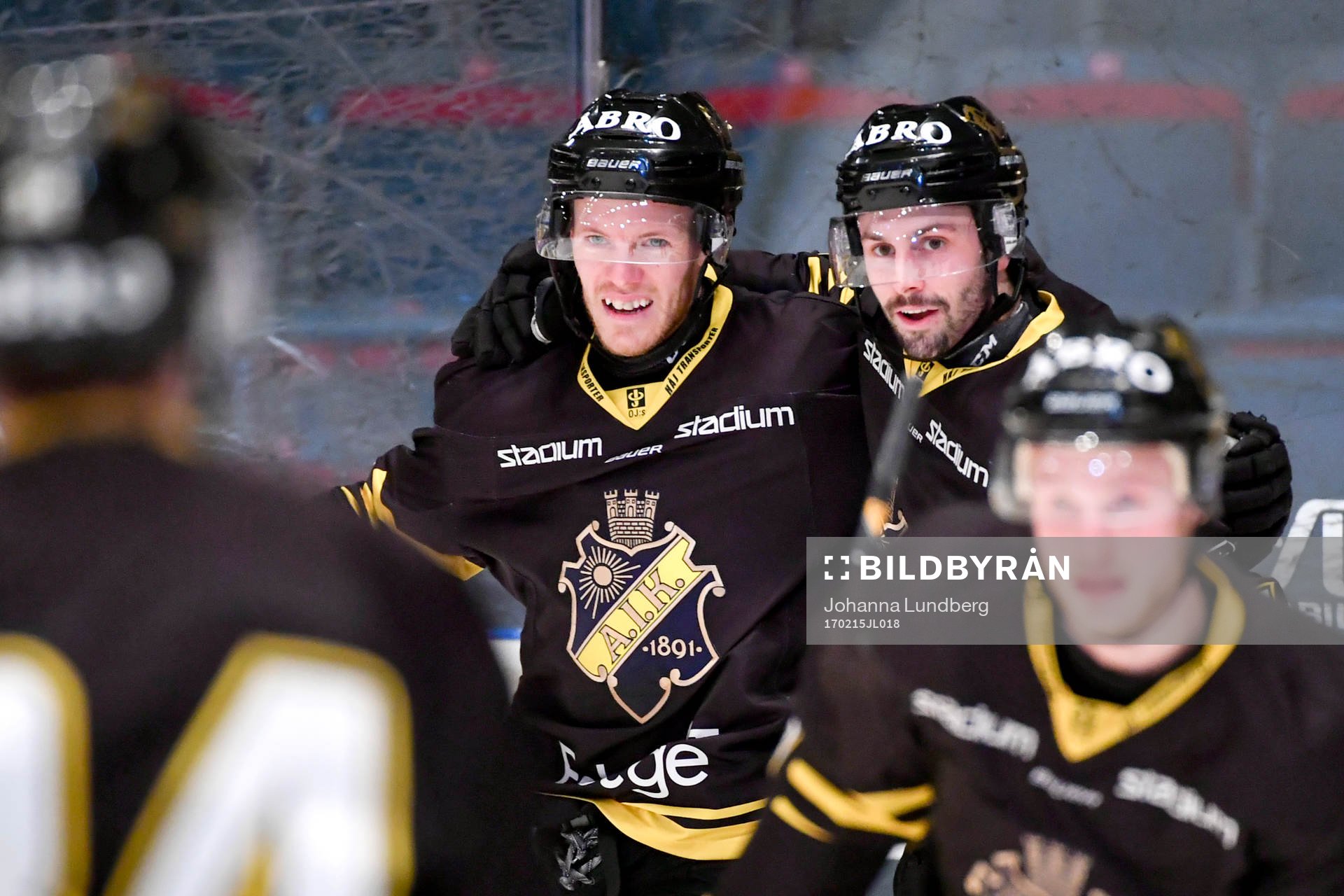 s Jonas Almtorp och Daniel Olsson-Trkulja jublar