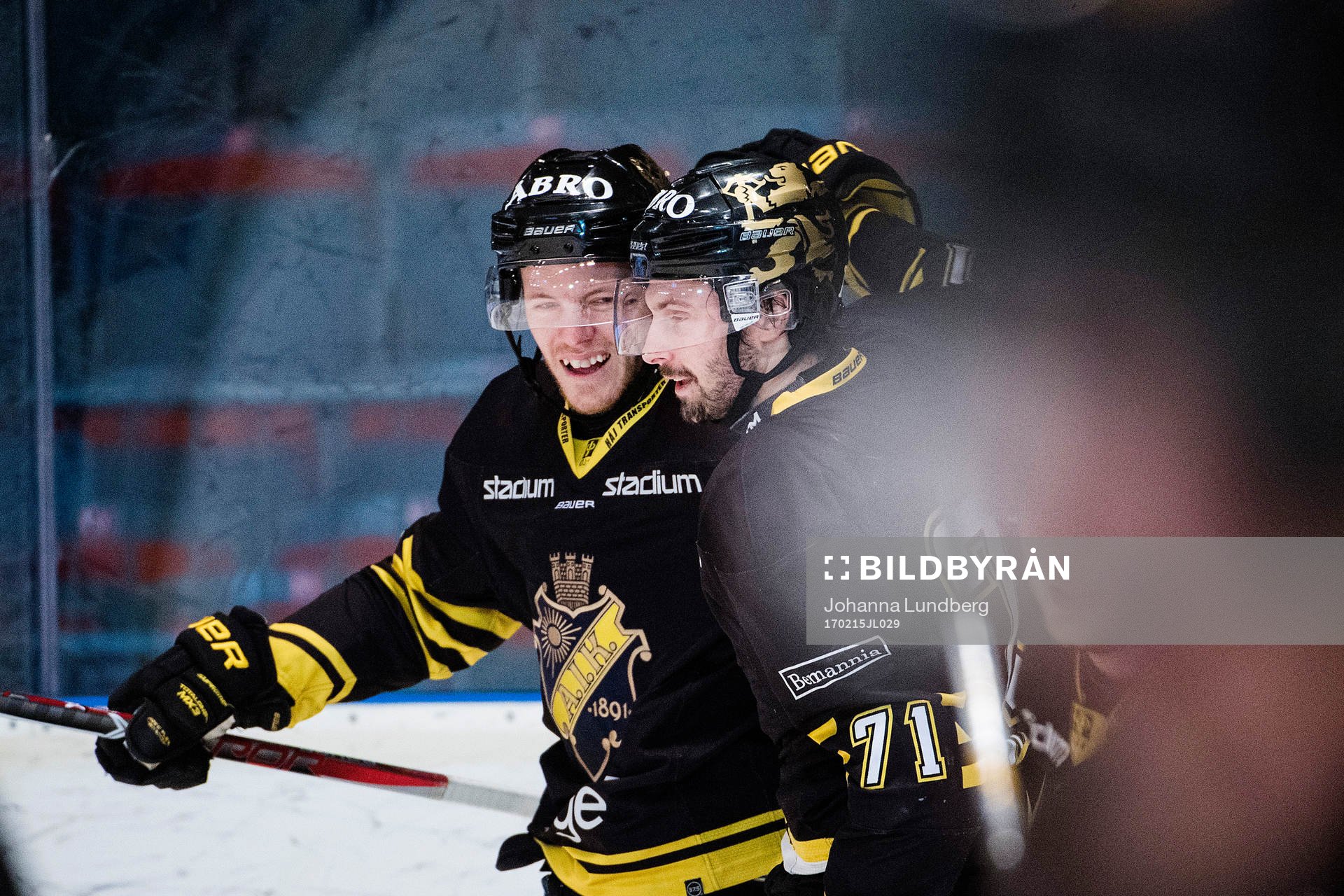 s Jonas Almtorp gör 2-1 och jublar med Daniel