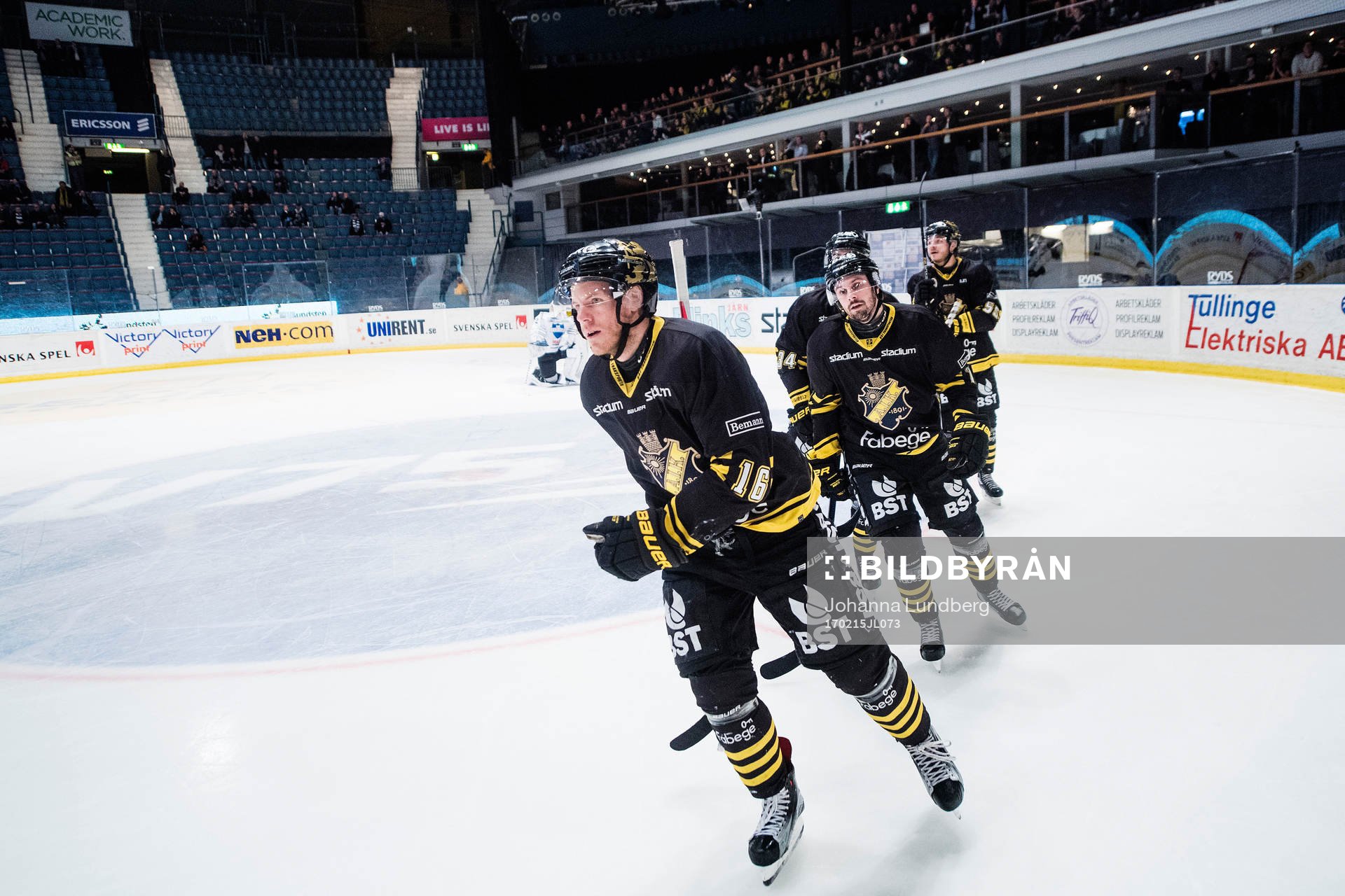s Jonas Almtorp jublar