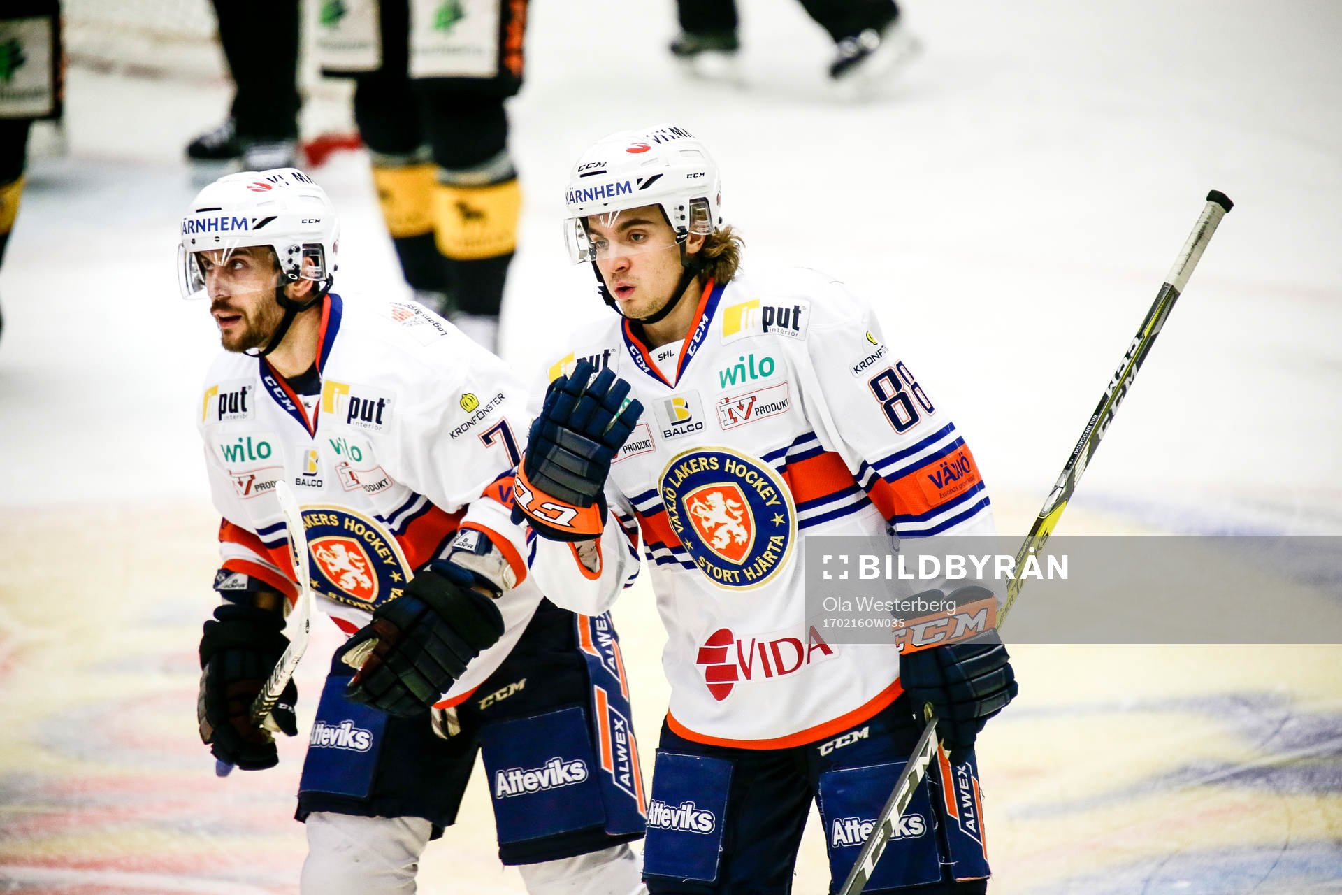 Växjös Adam Brodecki  och Jeff Tambellini