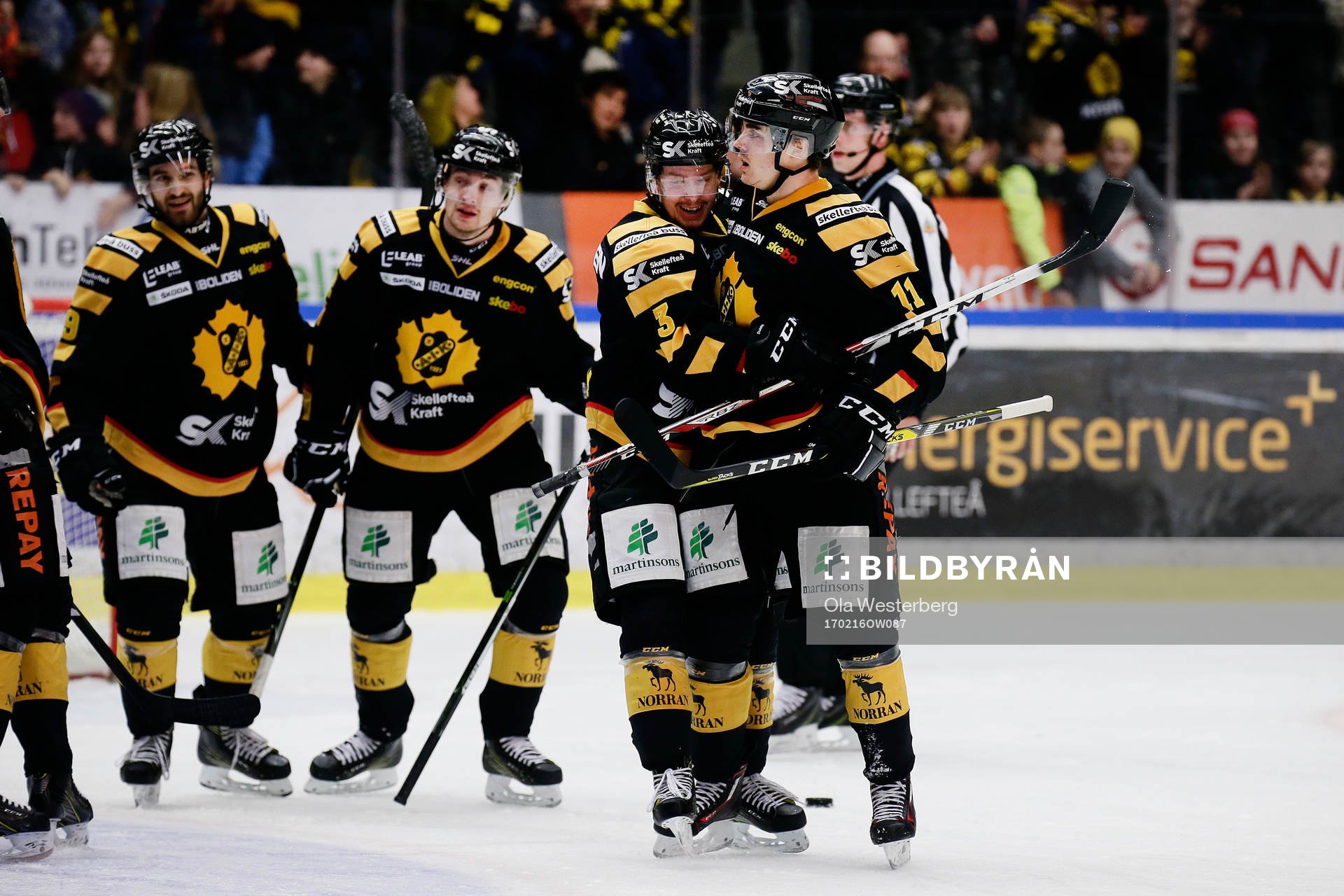 Skellefteås Henrik Hetta och Niclas Burström jublar