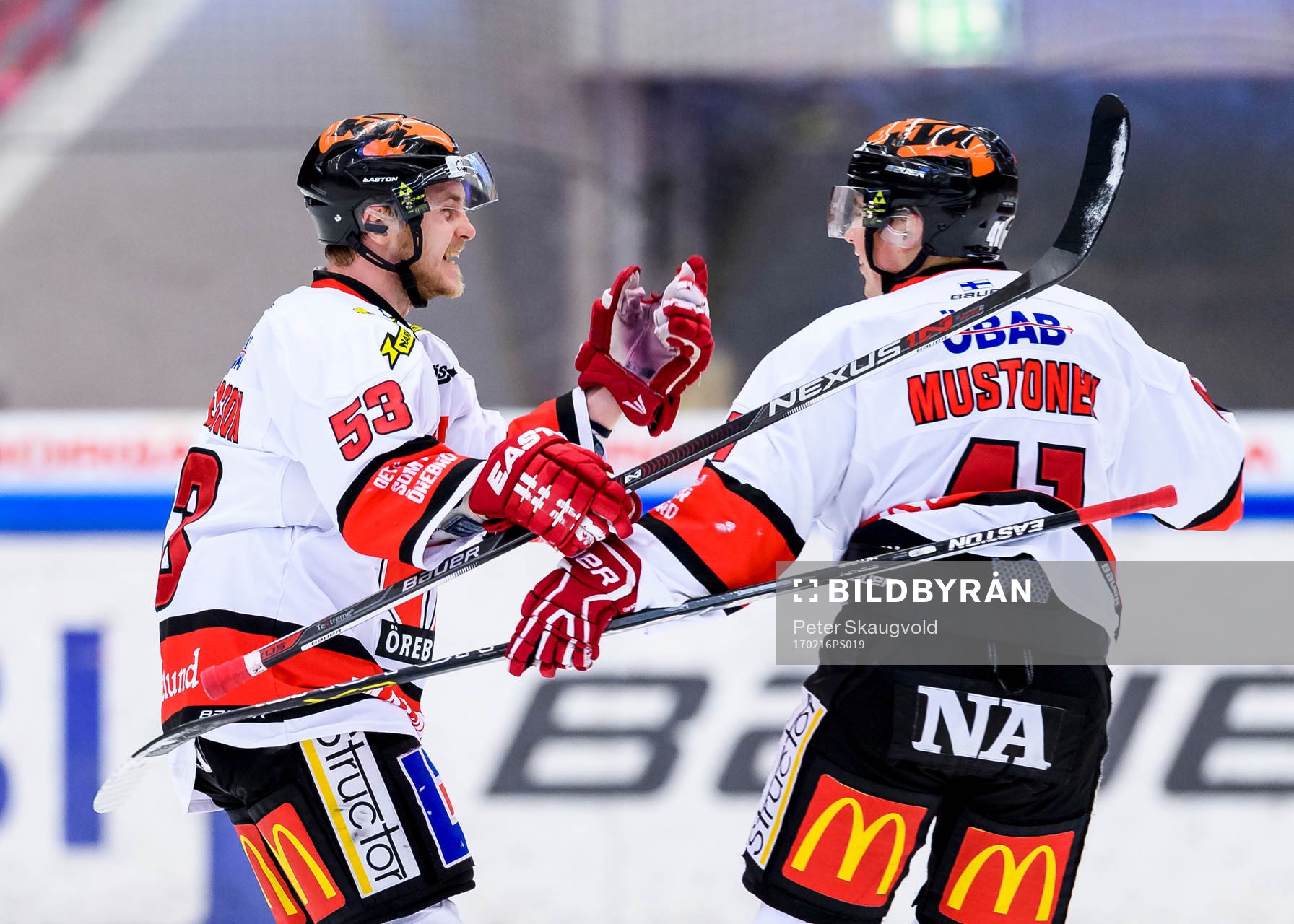 Örebros Bobbo Petersson (v) och Joel Mustonen (h) jublar