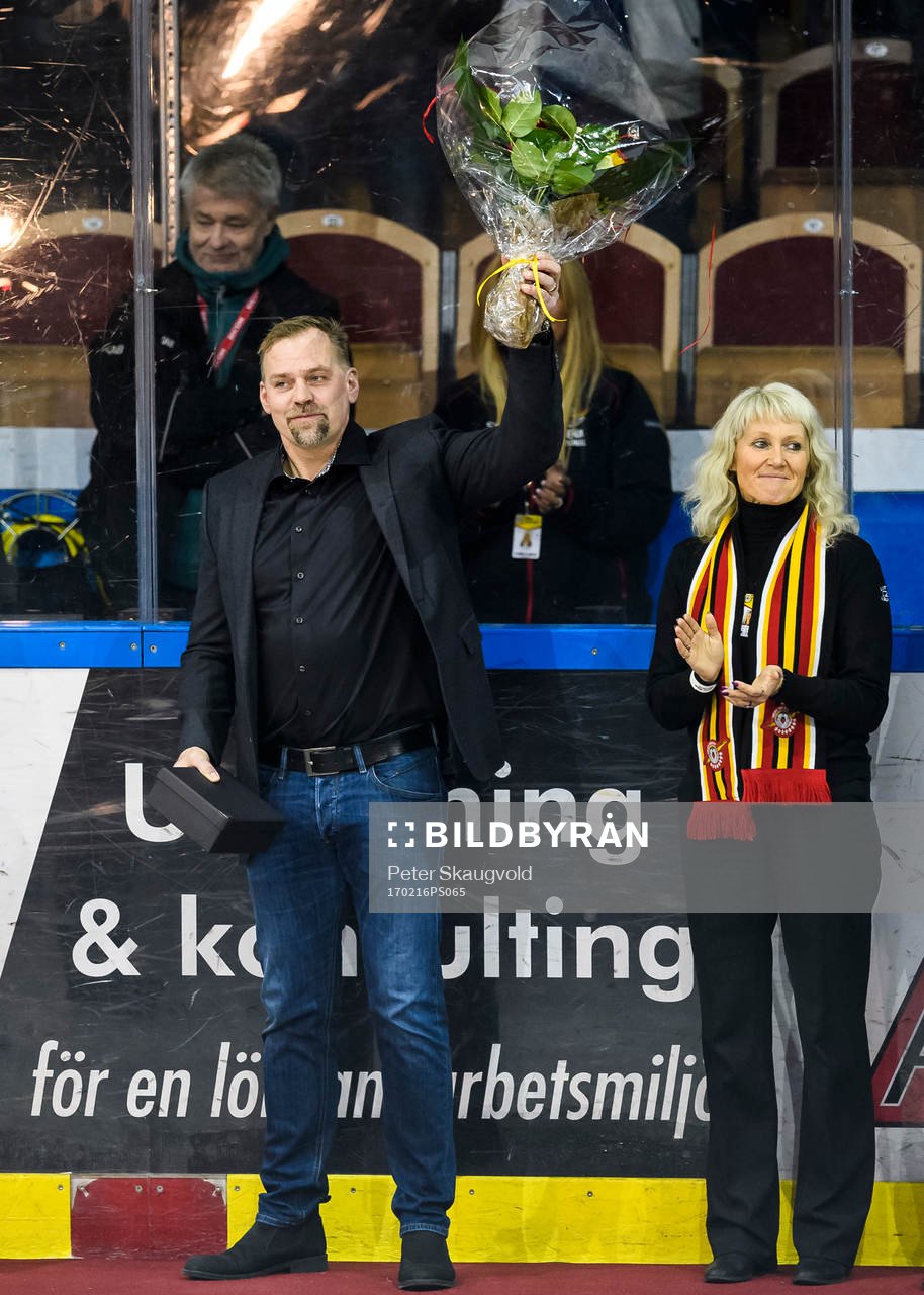 Tomas Holmström hyllades av Luleå Hockey innan