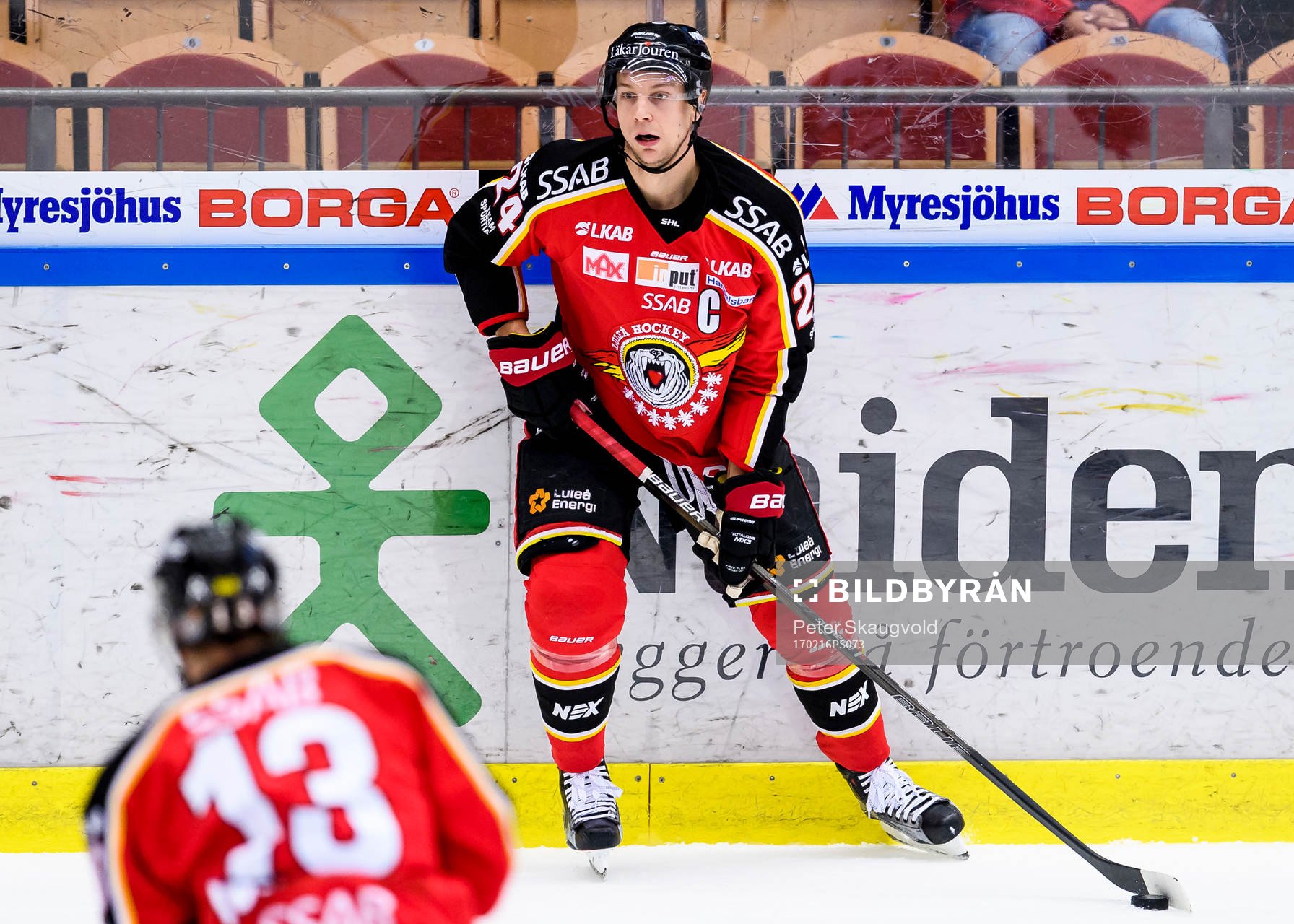 Luleås Johan Harju med pucken