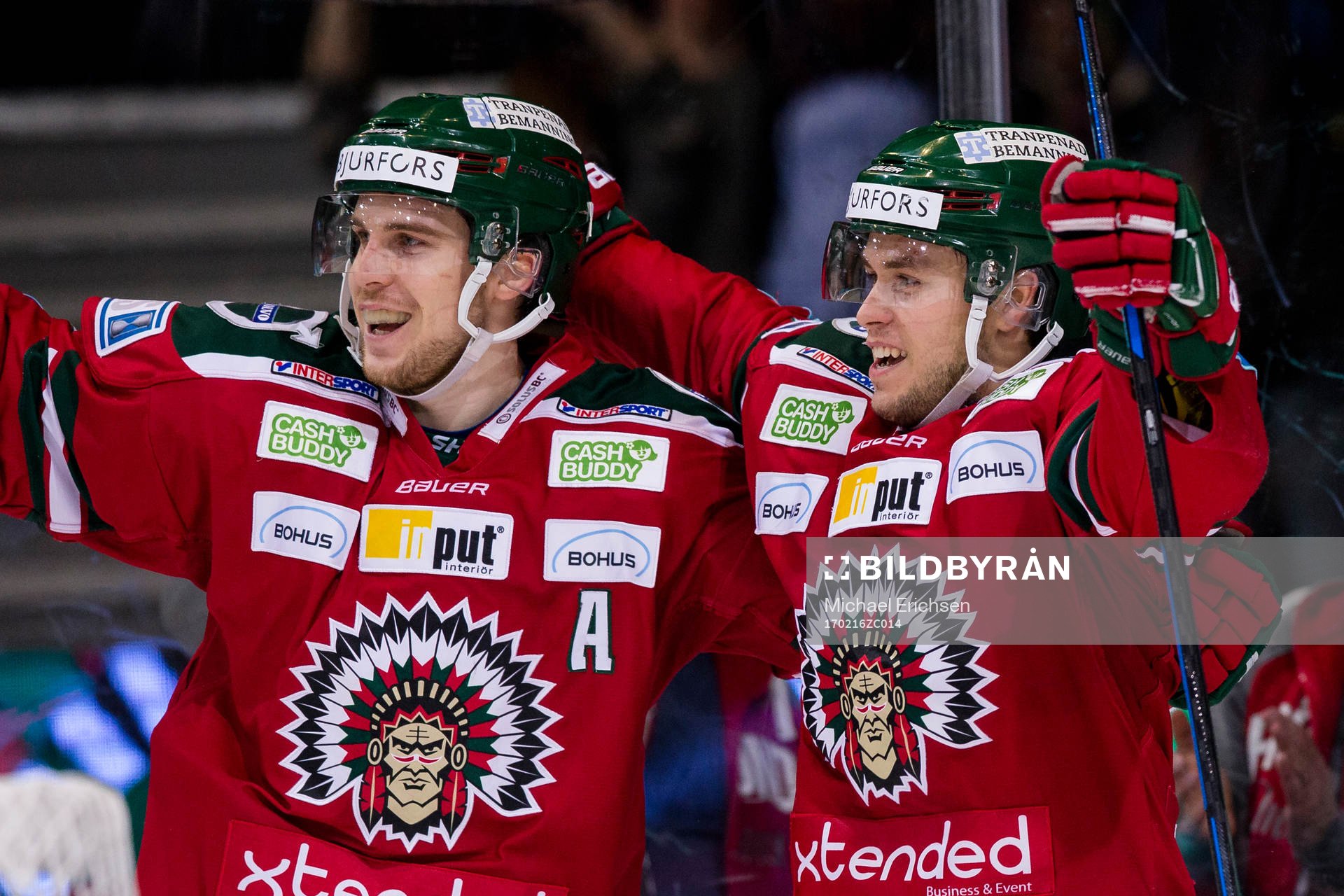 Frölundas Mattias Nörstebö jublar ihop med Henrik