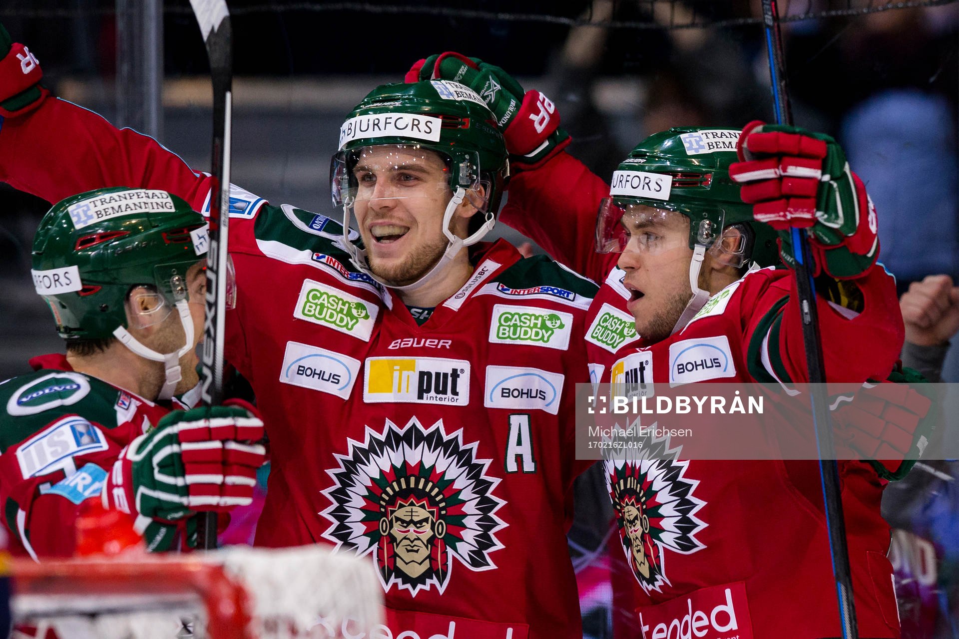 Frölundas Mattias Nörstebö jublar ihop med Casey Wellman