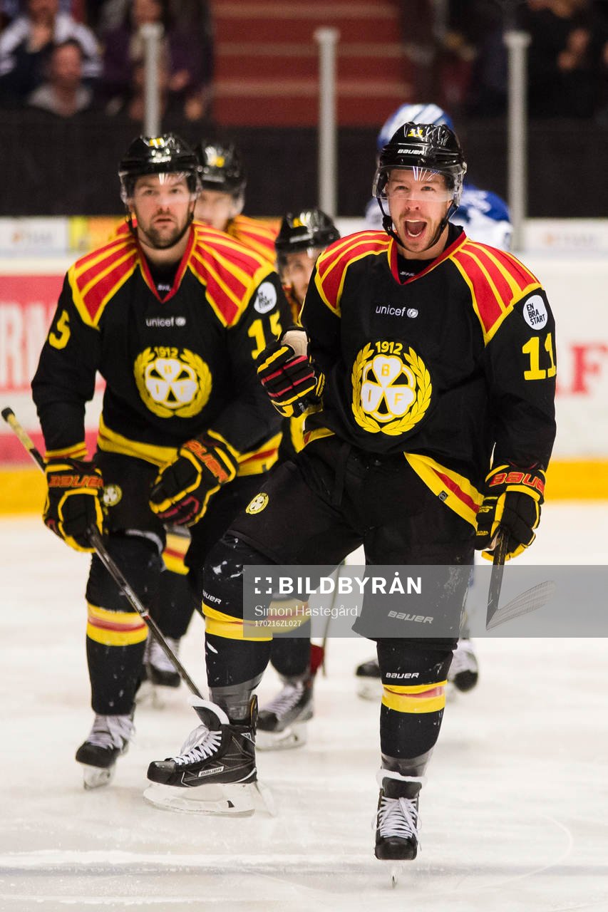 Brynäs Simon Bertilsson och Kevin Clark  jublar