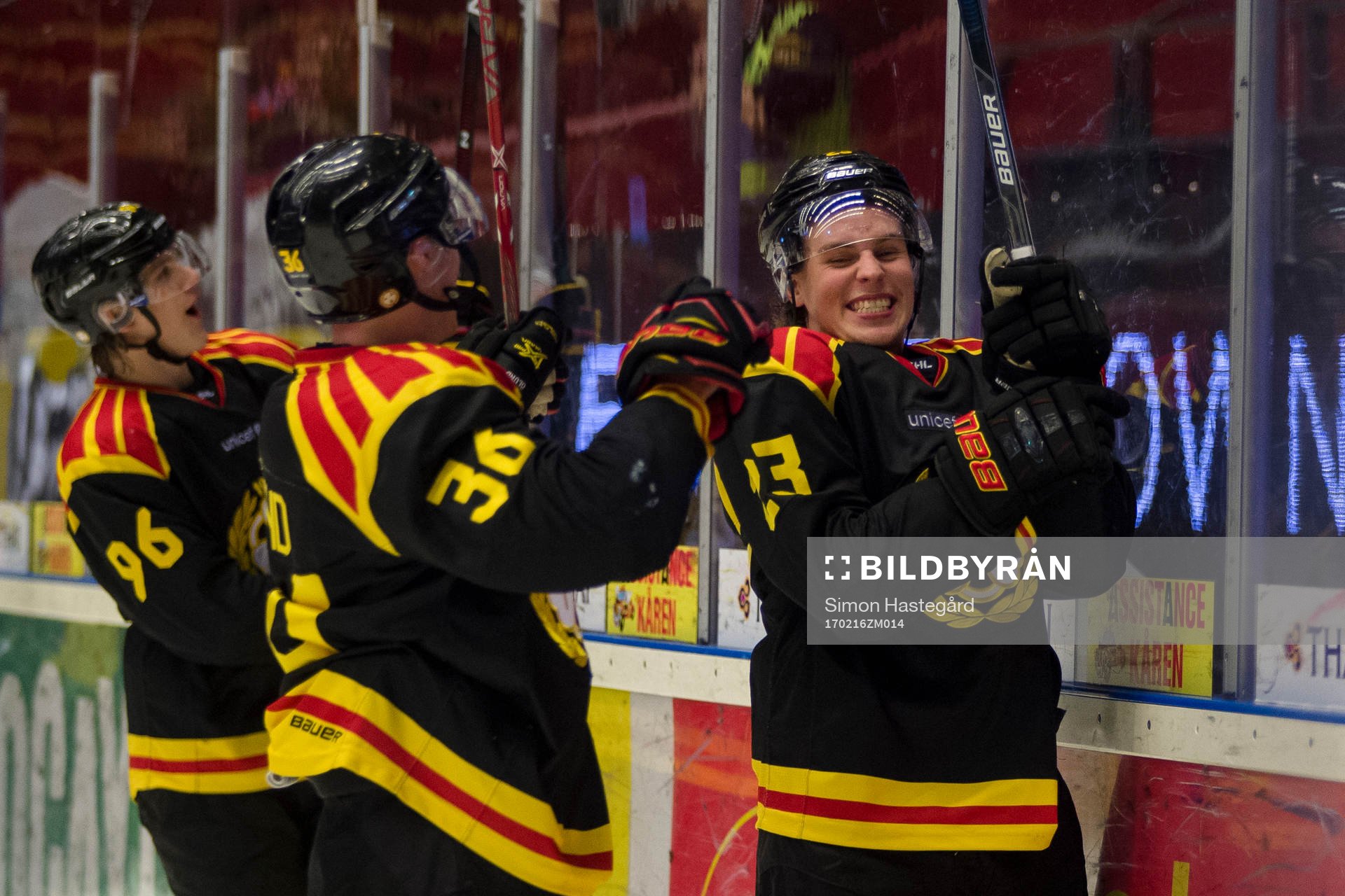 Brynäs Linus Ölund och Lucas Carlsson jublar