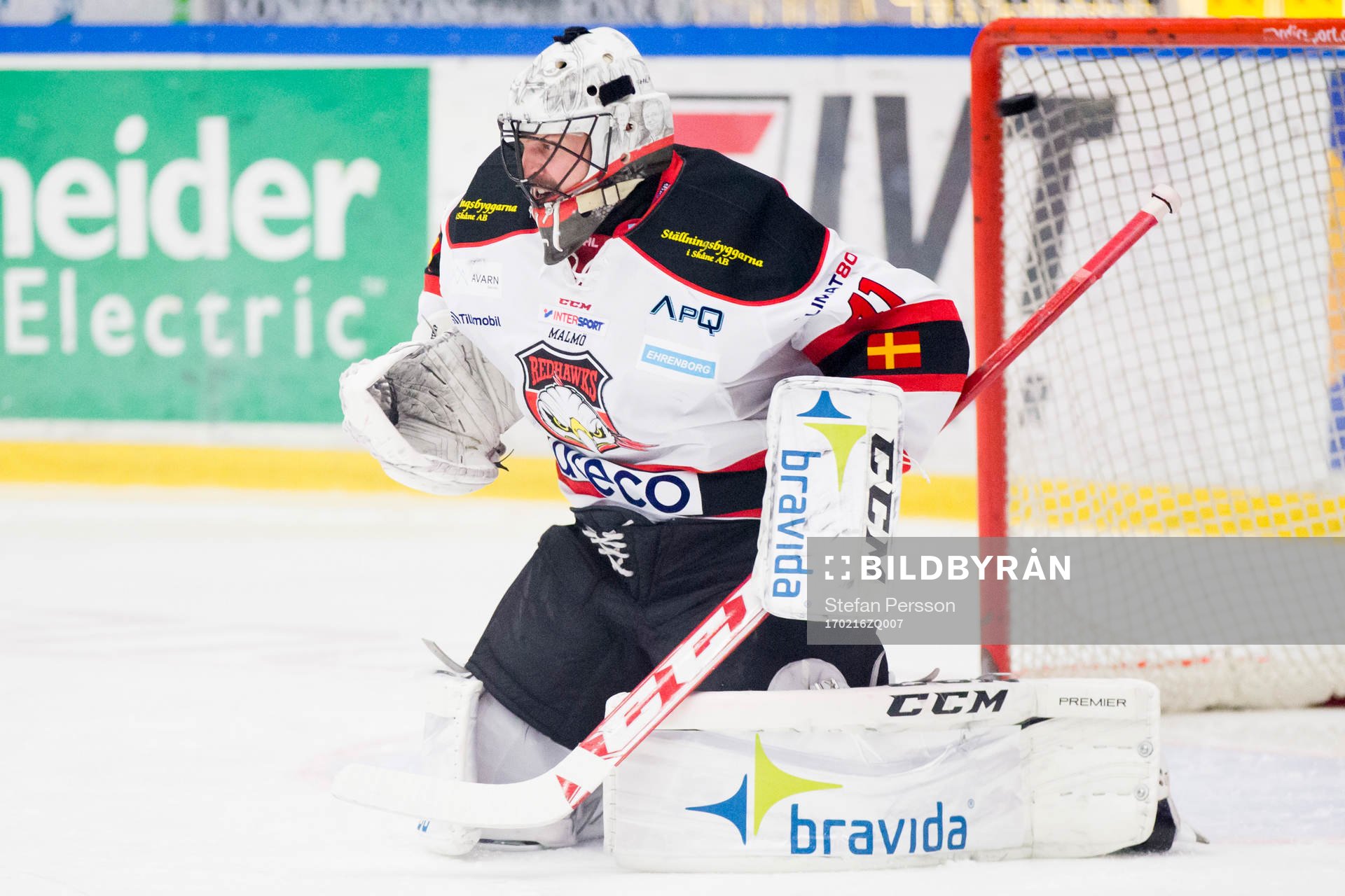 Malmö Redhawks målvakt Cristopher Nihlstorp släpper in