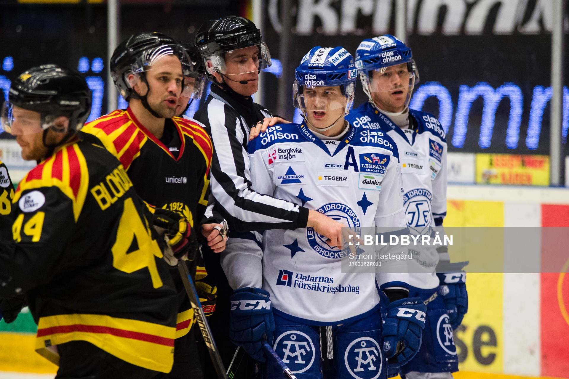 Irriterat mellan Brynäs Johan Alcén, Leksands Martin