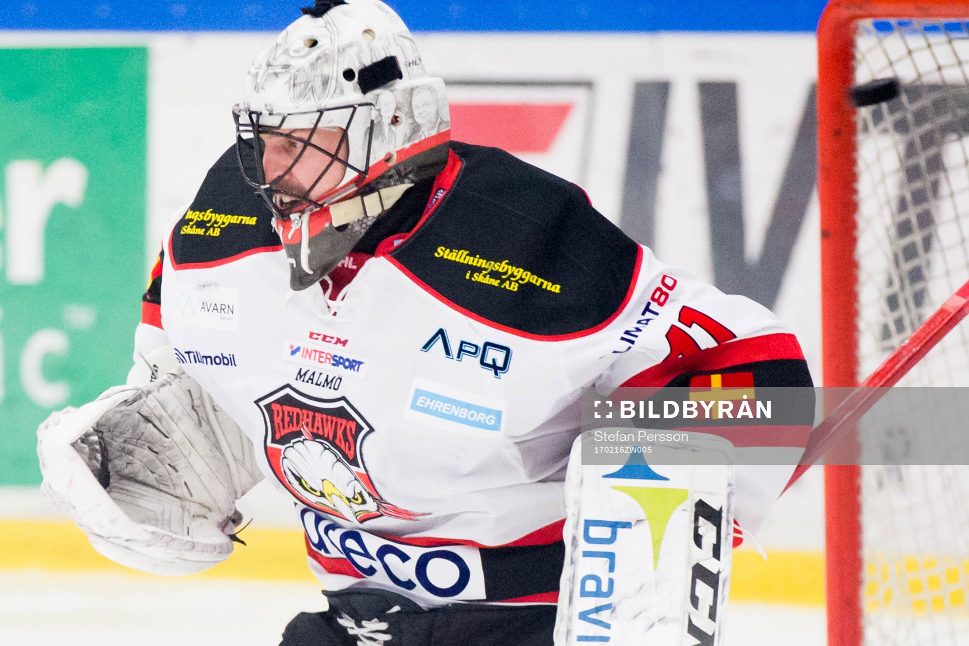 Malmö Redhawks målvakt Cristopher Nihlstorp släpper in