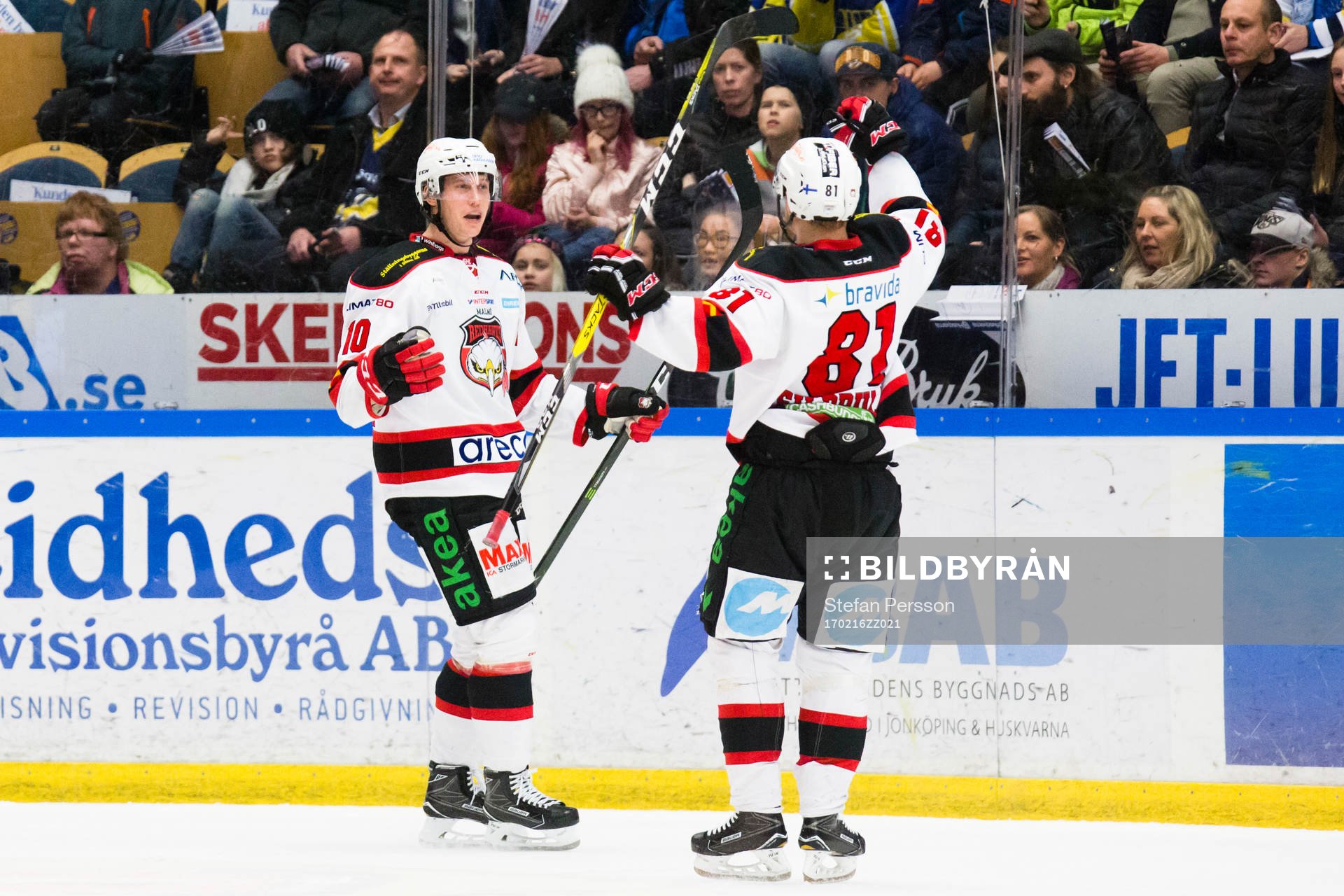 Malmö Redhawks Robin Alvarez och Ilari Filppula jublar