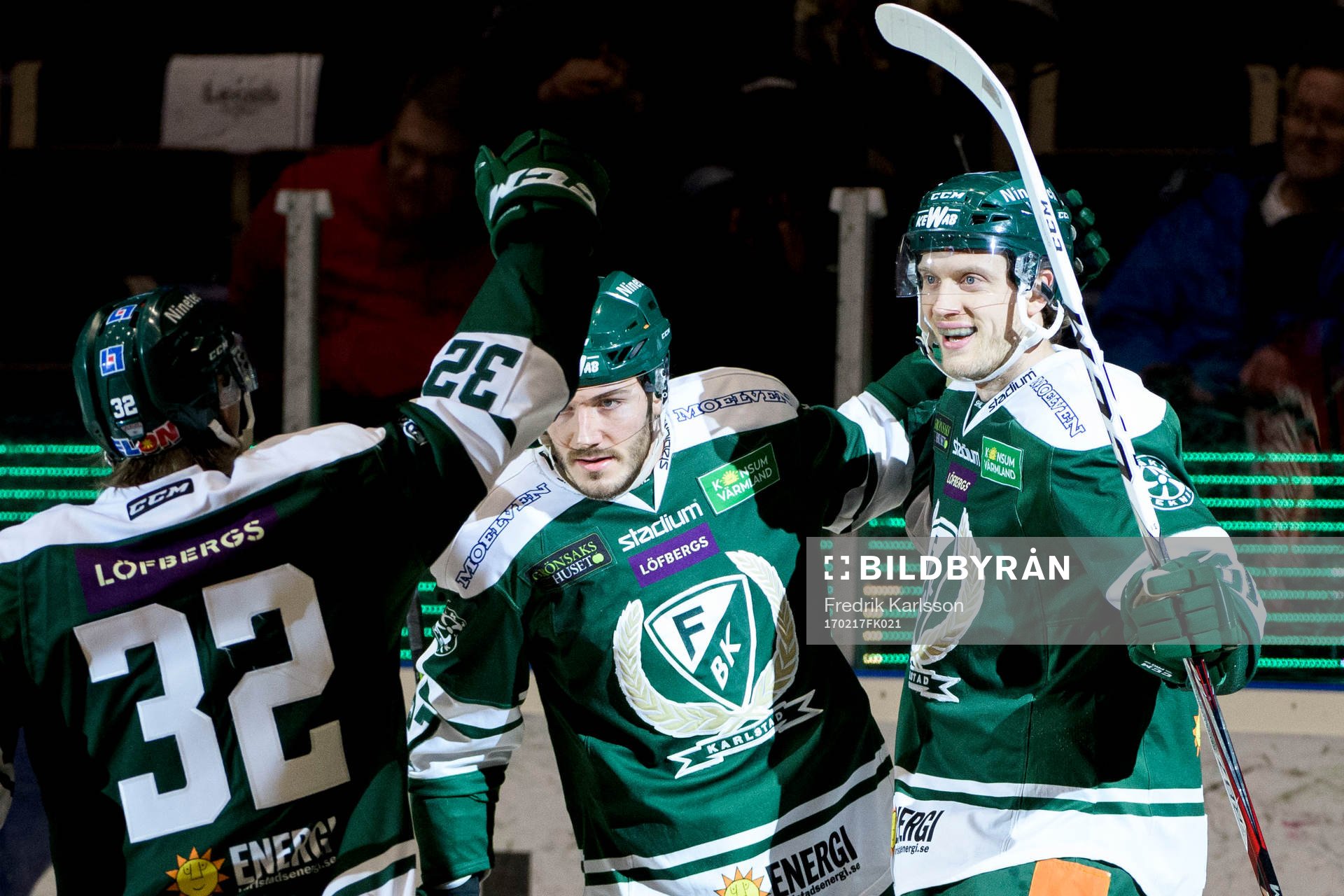 Färjestads John Persson och Johan Ryno jublar