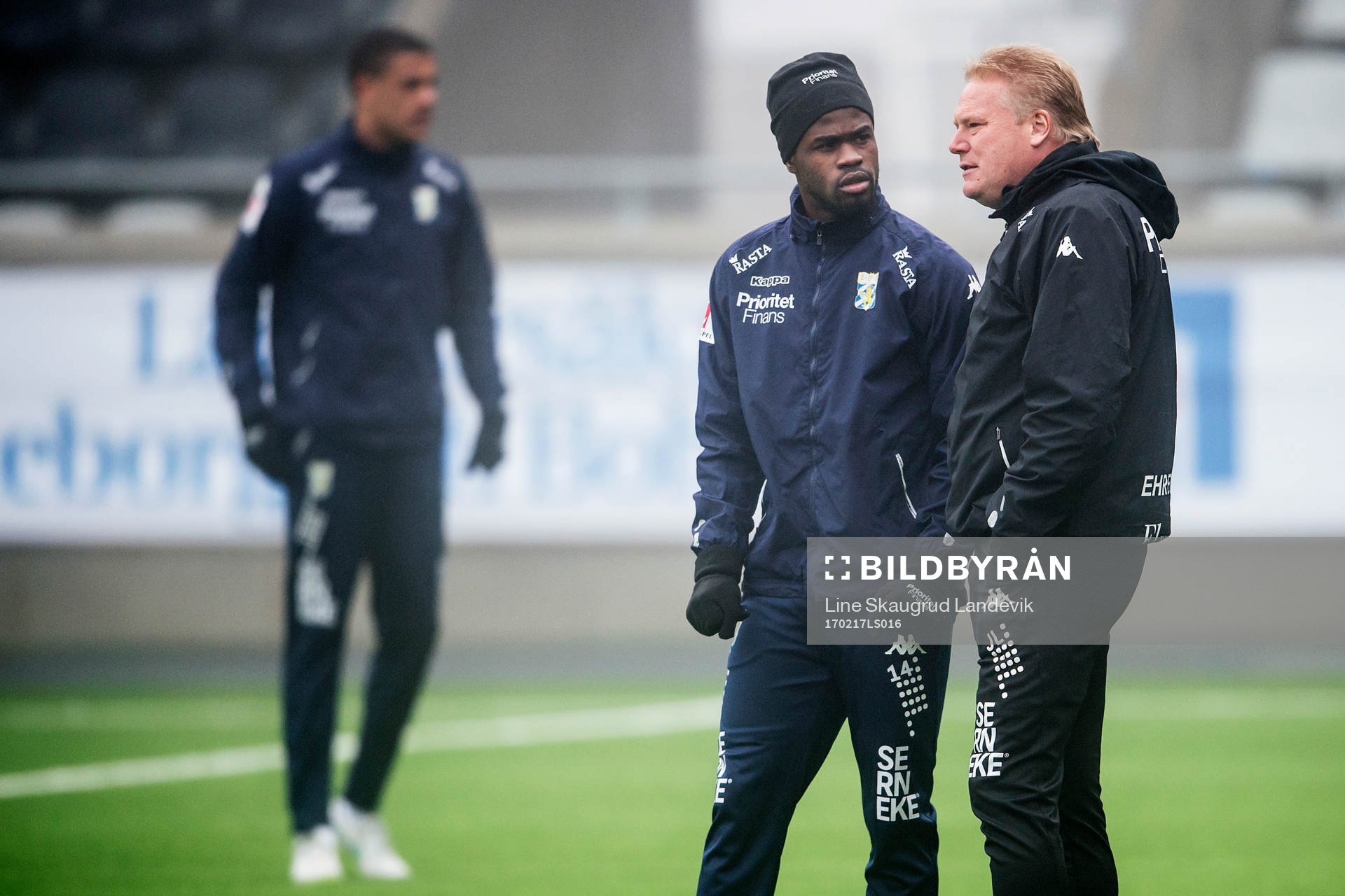 Abdul Razak pratar med tränare Jörgen Lennartsson