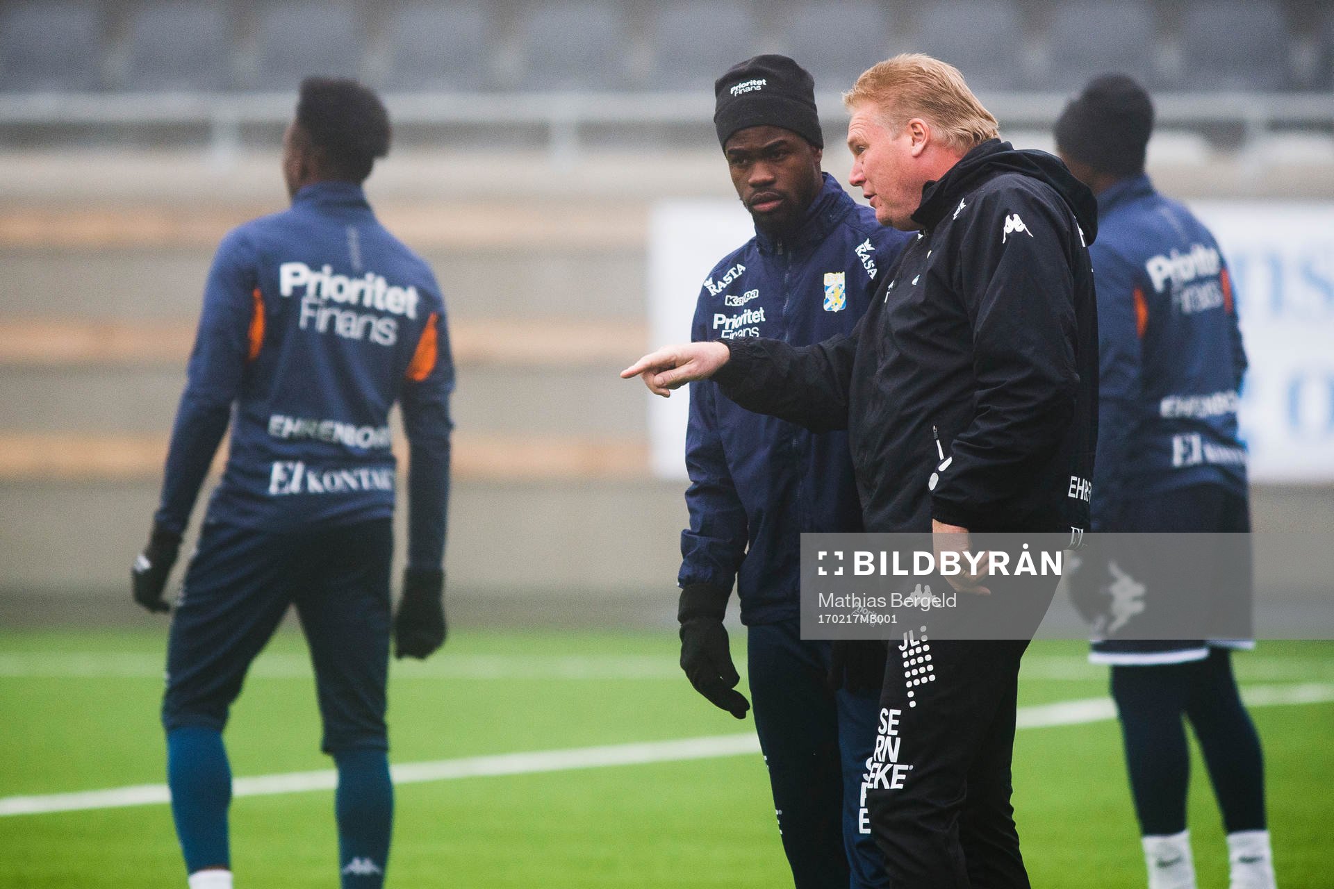 IFK Göteborgs Abdul Razak lyssnar på IFK Göteborgs