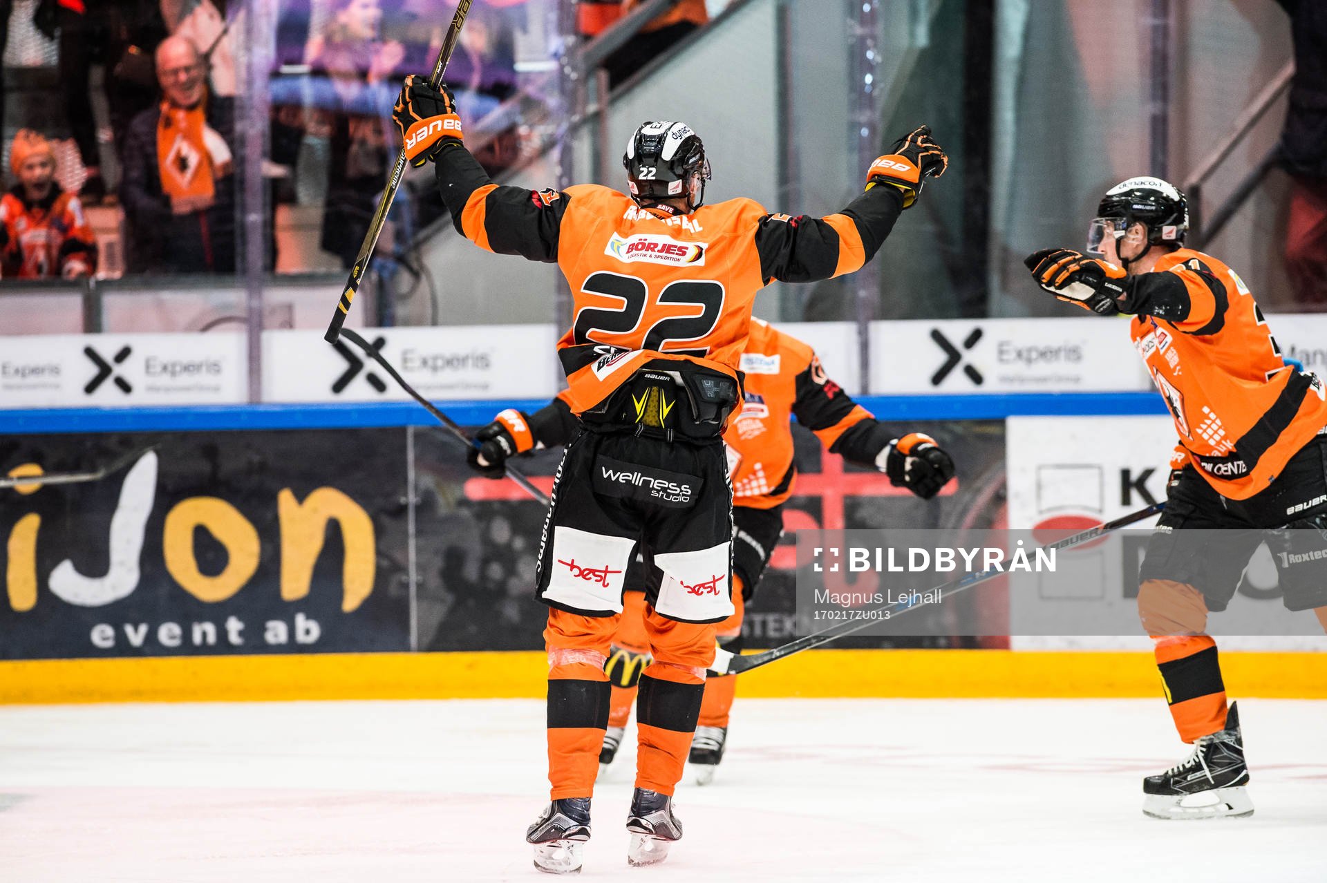 Karlskronas Alexander Bergström jublar