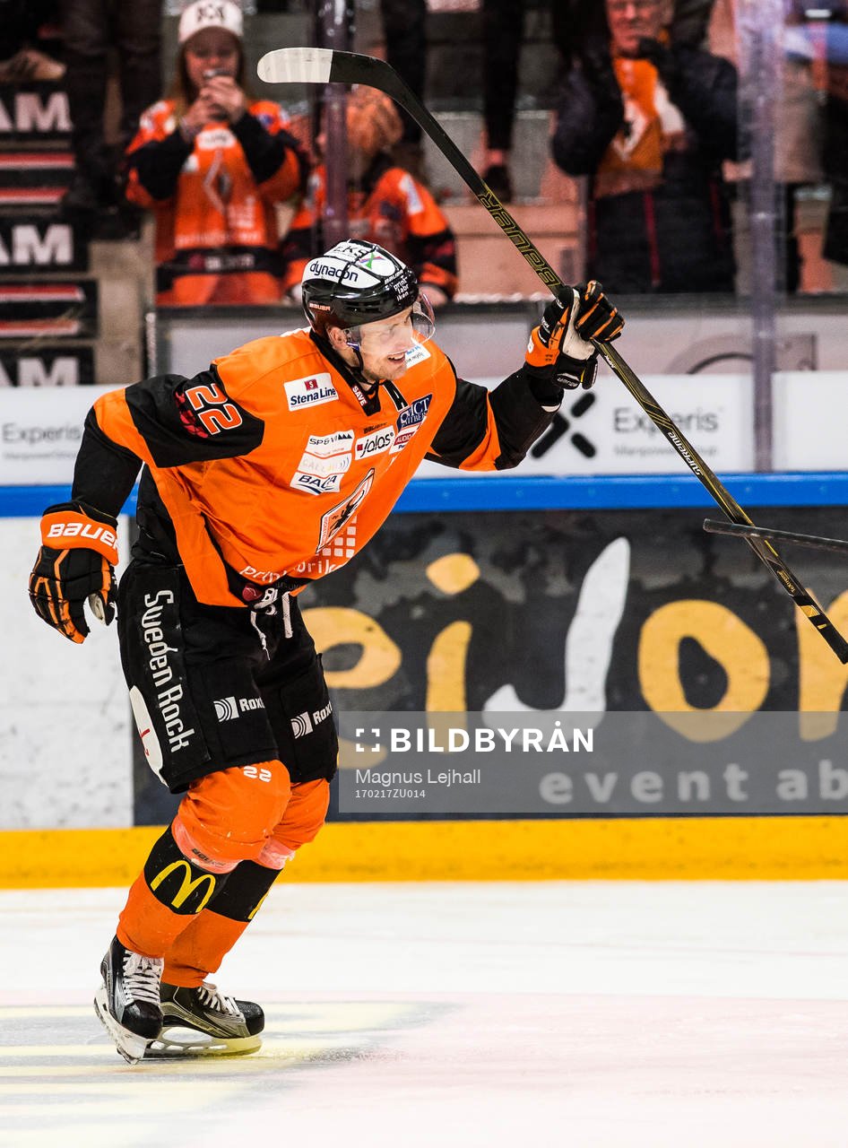 Karlskronas Alexander Bergström jublar