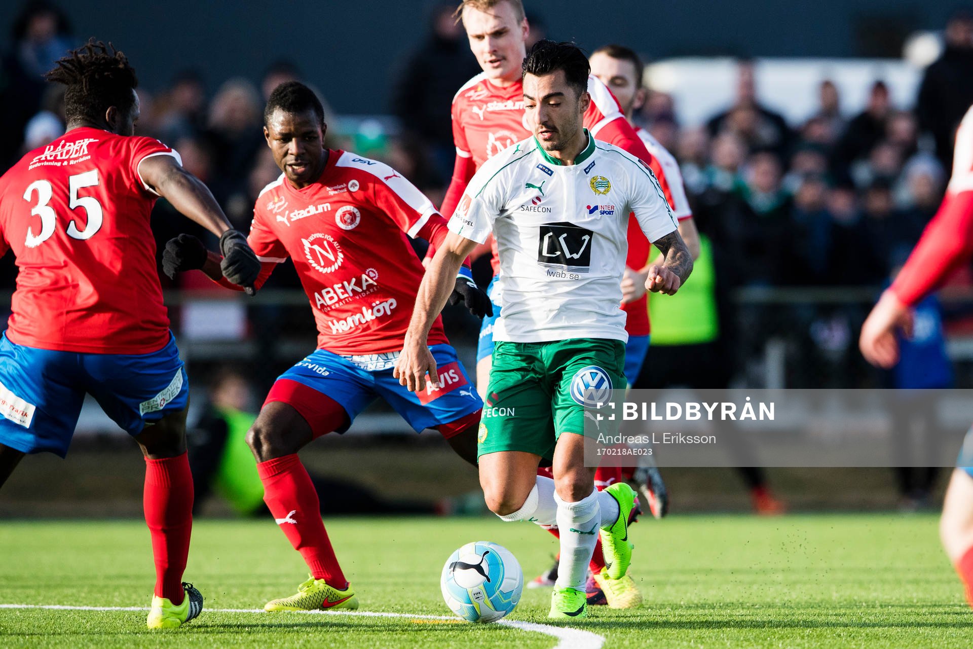 Hammarbys Jiloan Hamad med bollen