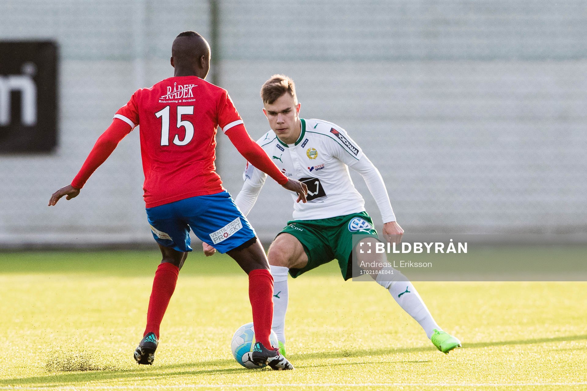 Nyköpings Sal Jobarteh utmanar Hammarbys Dusan Jajic under fotbollsmatchen i Svenska Cupen mellan Nyköping och Hammarby den 18 februari 2017 i Nyköping.