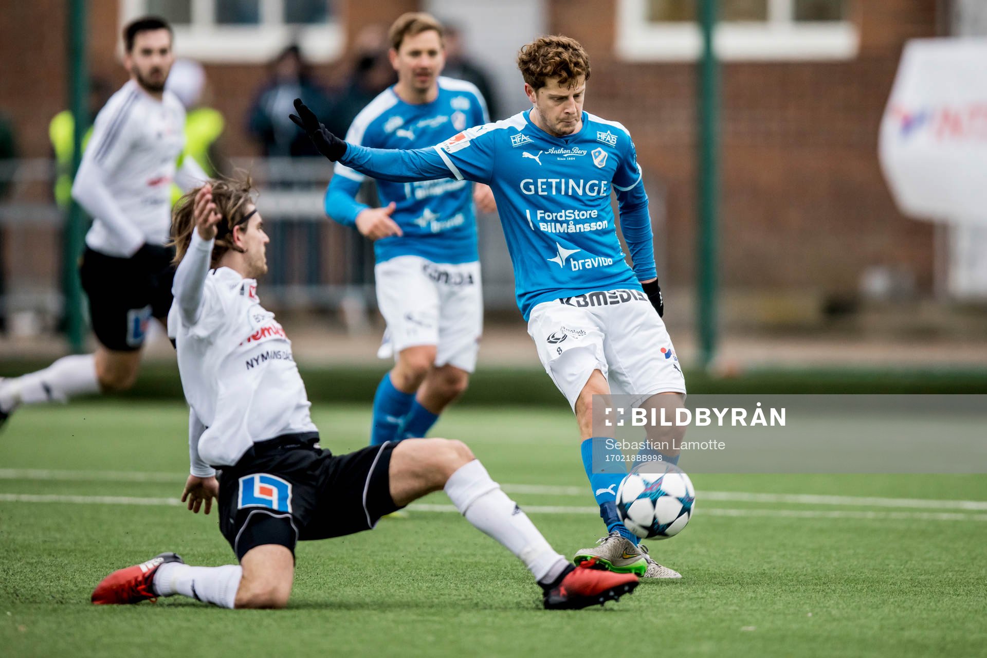 Halmstads Rebin Assad under fotbollsmatchen i gruppspelet i Svenska Cupen mellan Vänersborg och Halmstad den 18 februari 2017 i Vänersborg.