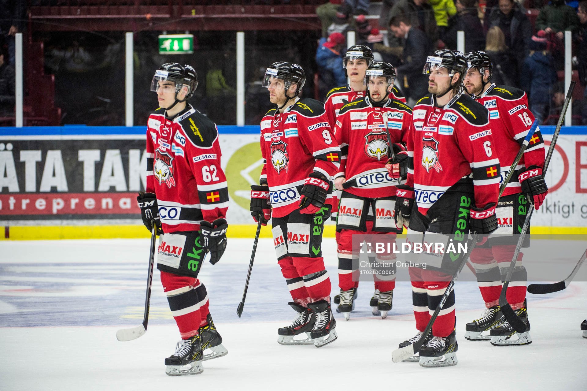 Malmö Redhawks spelare deppar med lagkamraterna